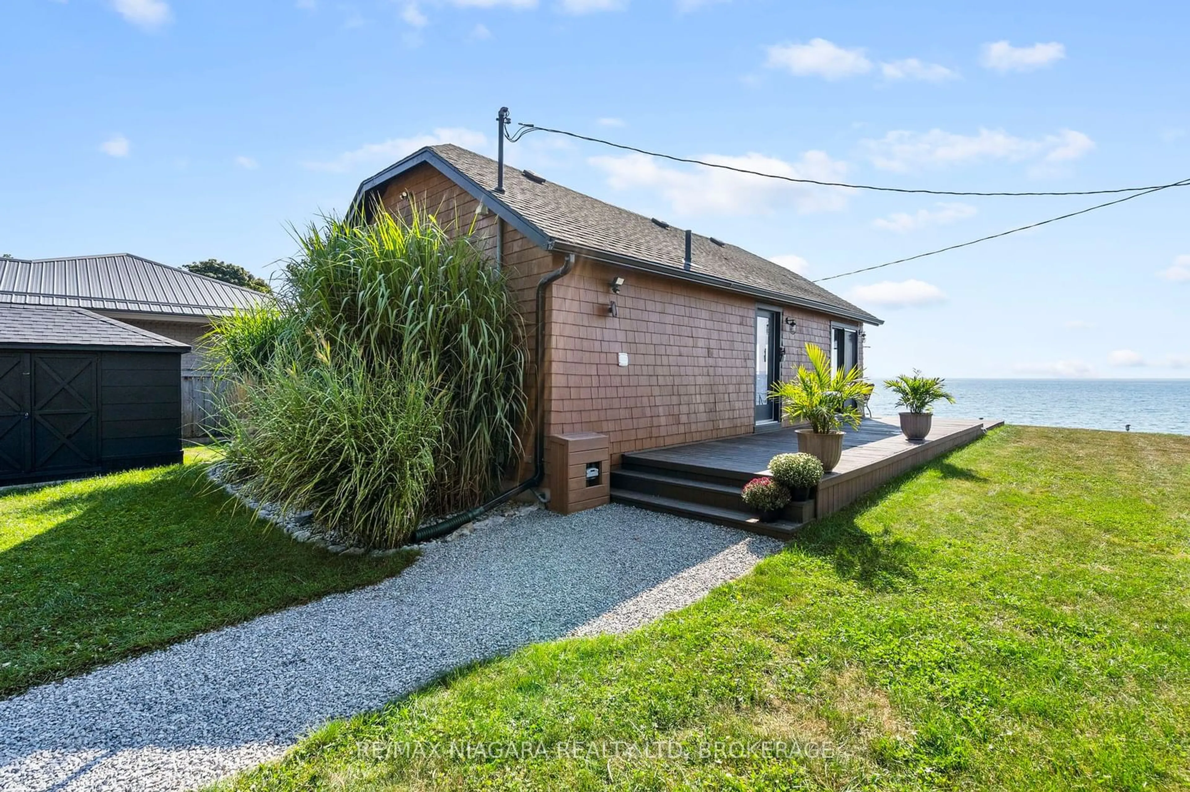 Frontside or backside of a home, cottage for 10959 Lakeshore Rd, Wainfleet Ontario L3K 5V4