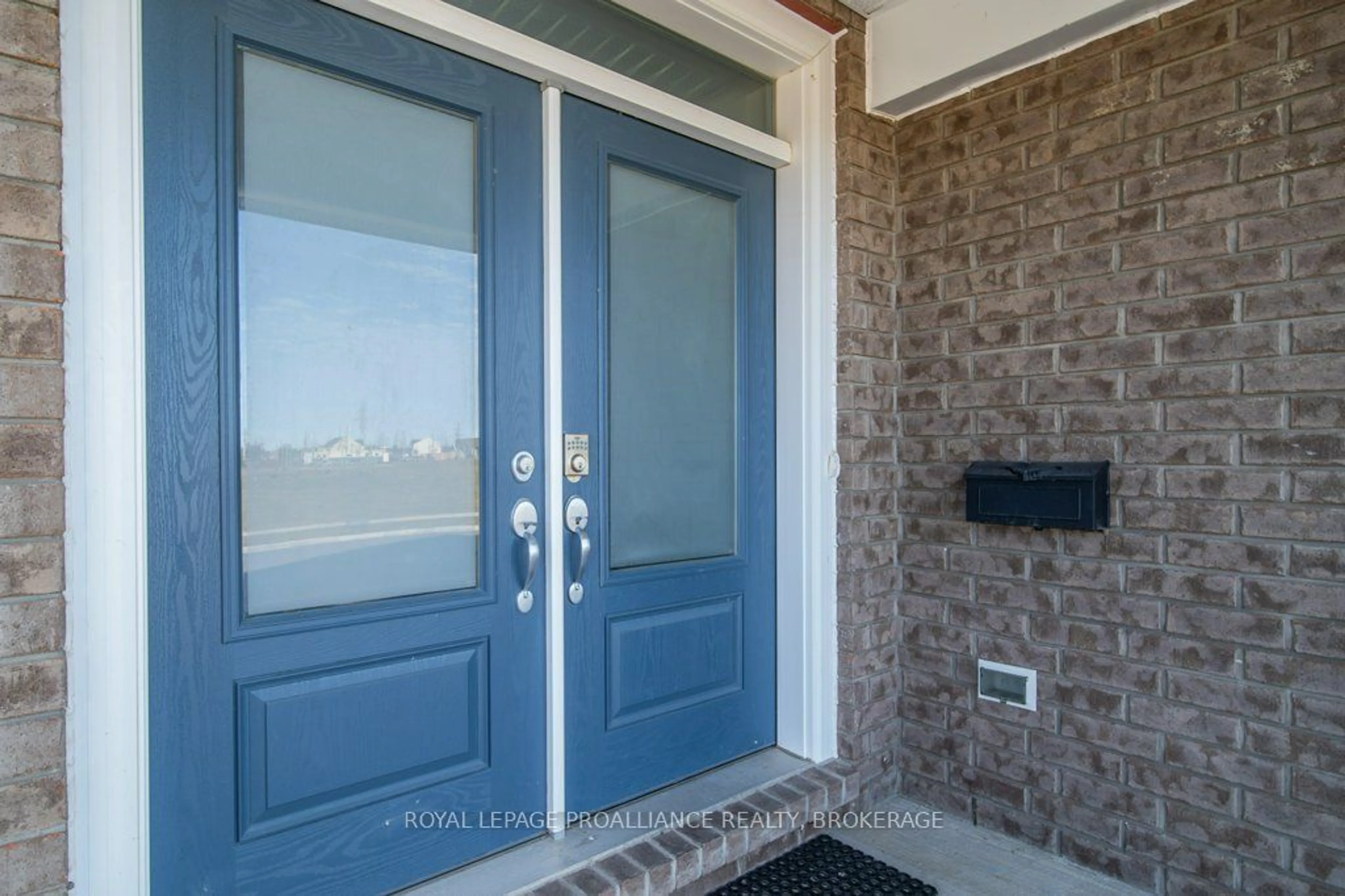 Indoor entryway, cement floor for 1245 Wheathill St, Kingston Ontario K7M 0H4