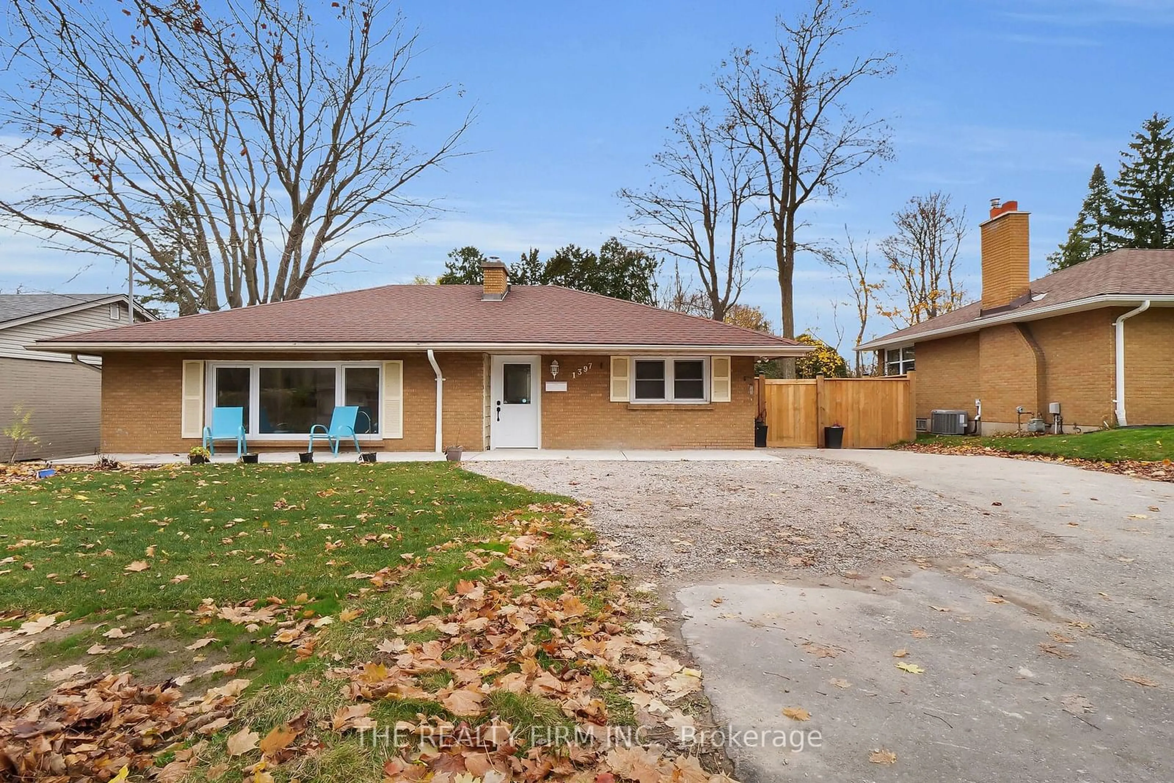 Frontside or backside of a home, cottage for 1397 Byron Baseline Rd, London Ontario N6K 2E7