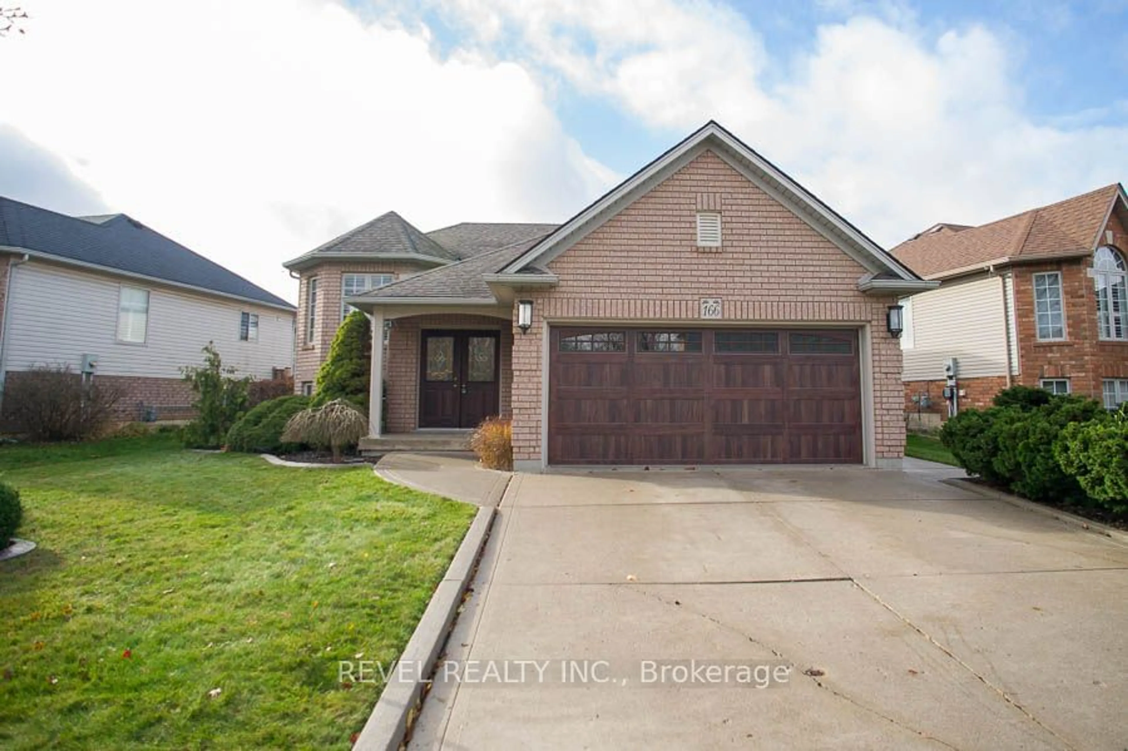 Frontside or backside of a home, the street view for 166 Olivetree Rd, Brantford Ontario N3R 7Z4