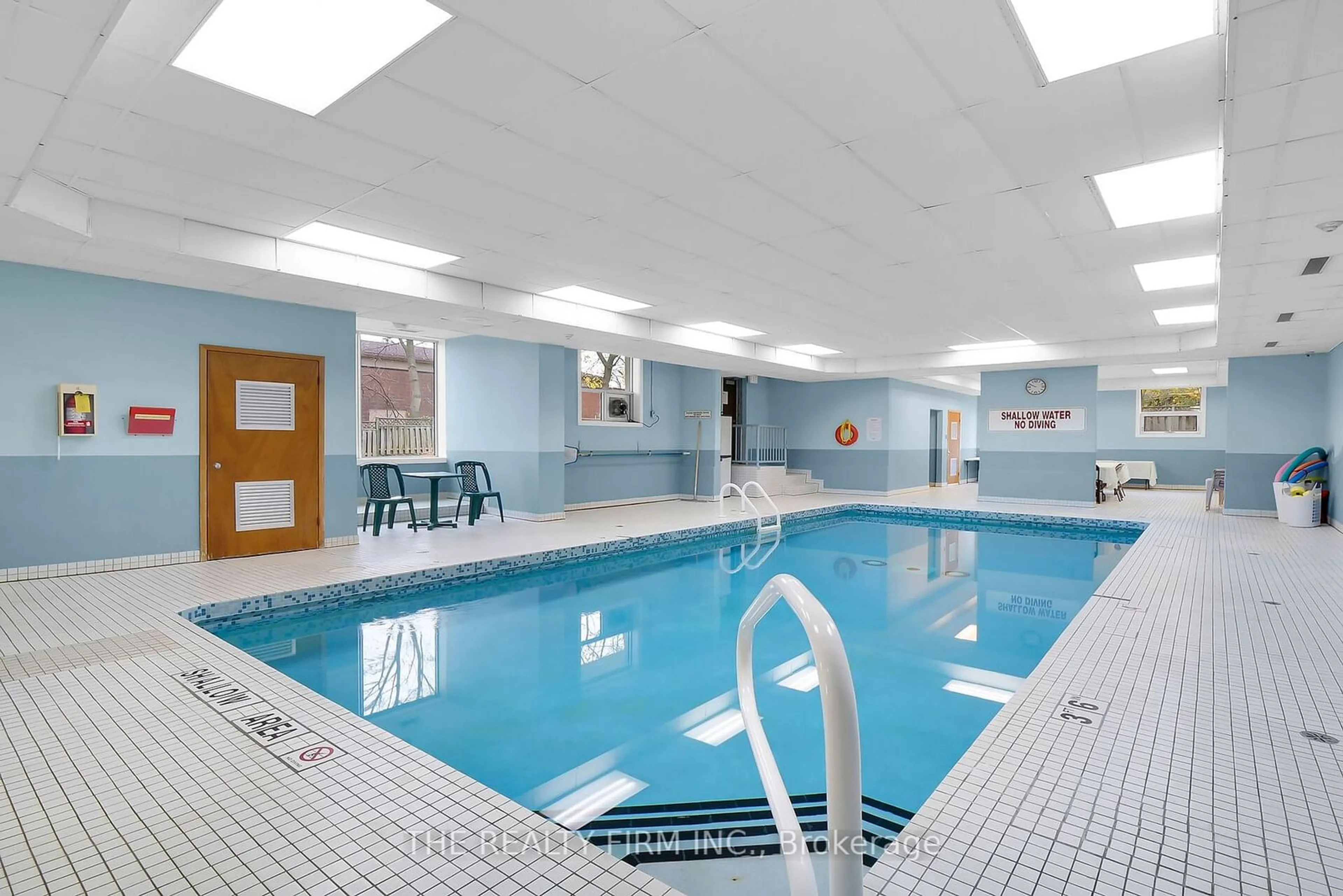 Indoor or outdoor pool for 1180 Commissioners Rd #502, London Ontario N6K 4J2