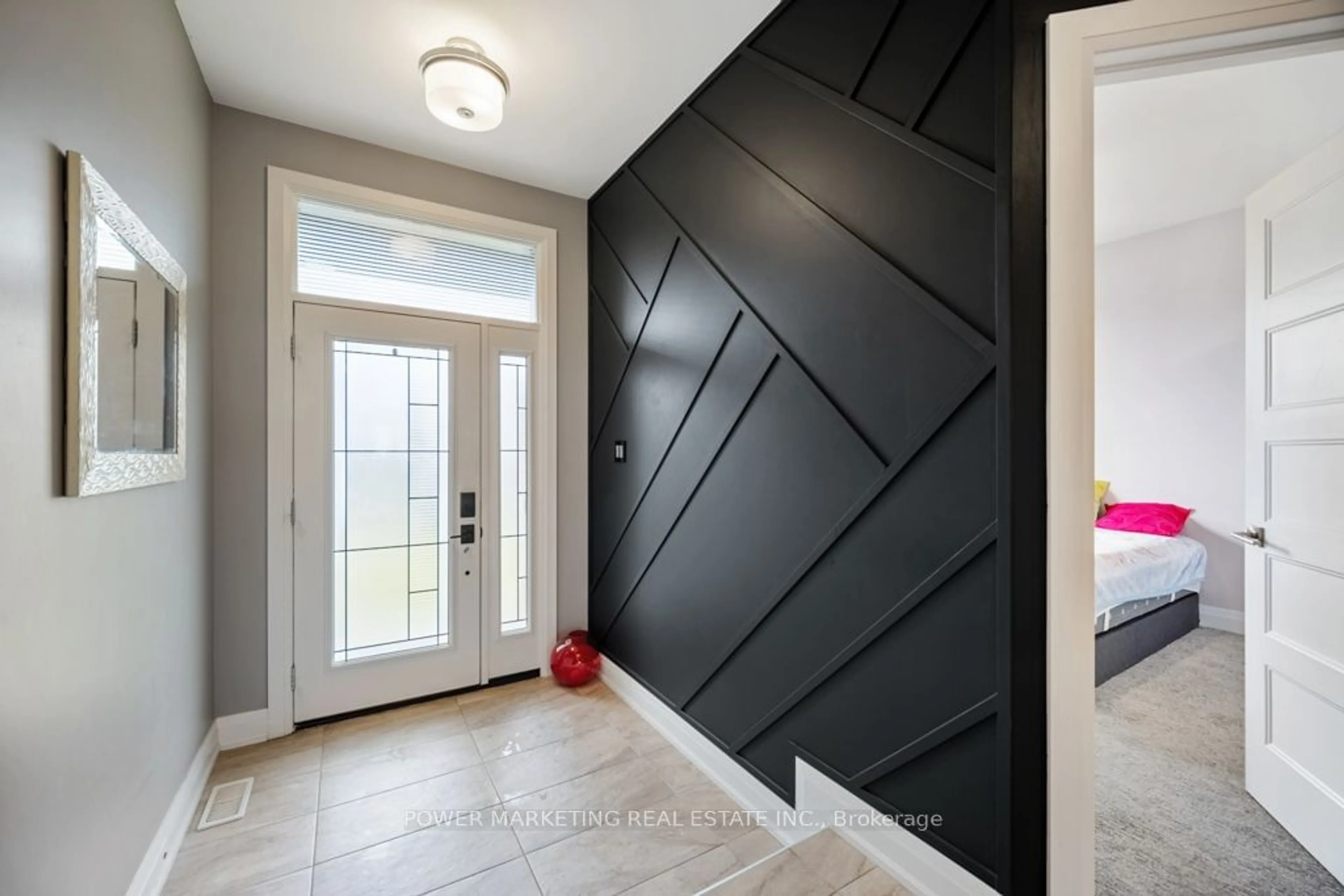 Indoor entryway, wood floors for 409 Colmar St, Russell Ontario K0A 1W0