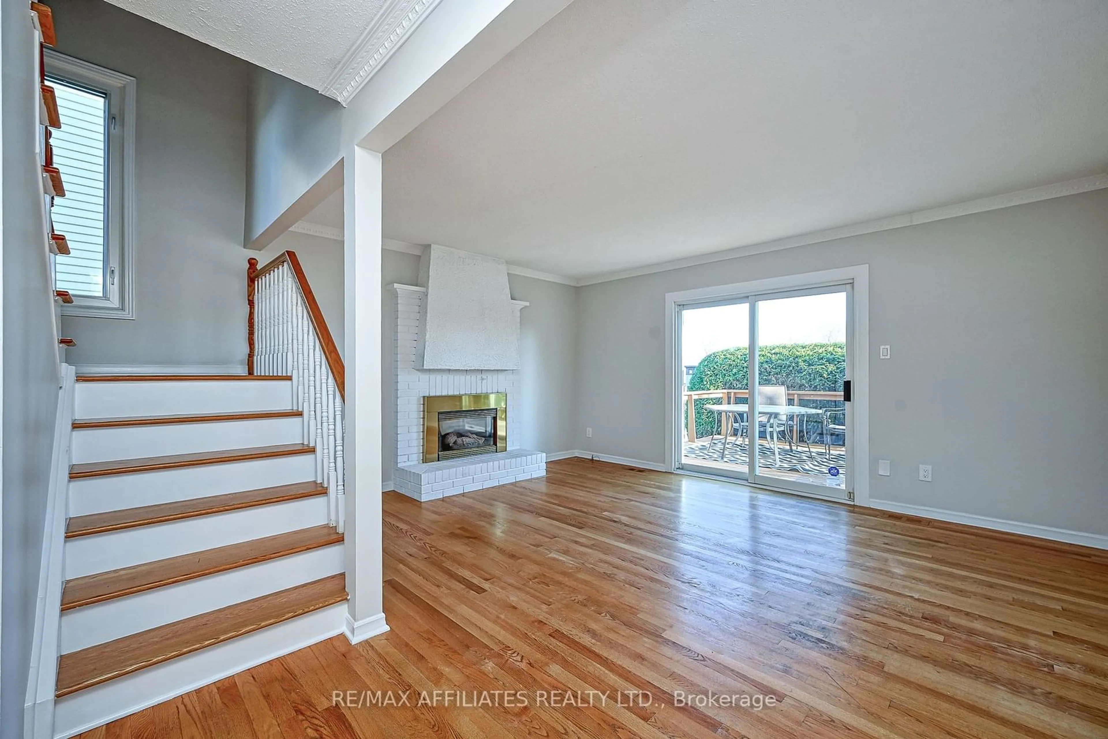 Indoor entryway, wood floors for 1181 Ste. Therese Lane, Orleans - Convent Glen and Area Ontario K1C 2A5