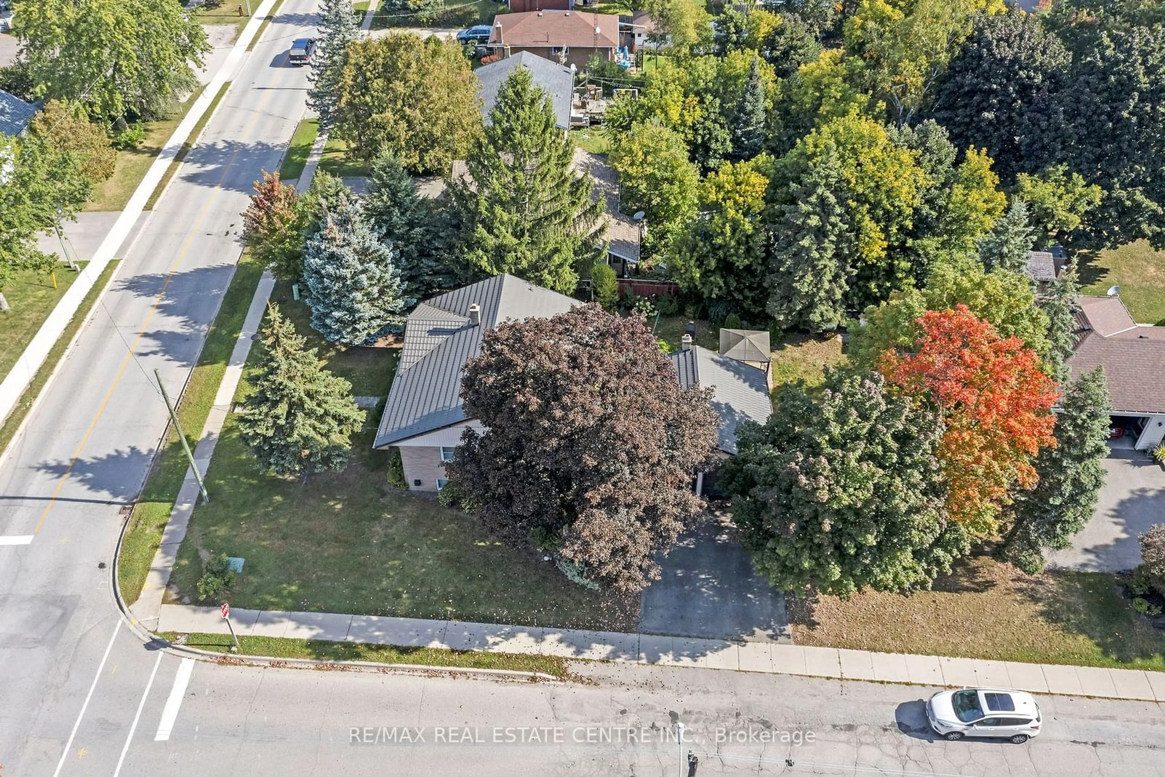 A pic from exterior of the house or condo, the street view for 9 Dundas St, Erin Ontario N0B 1T0