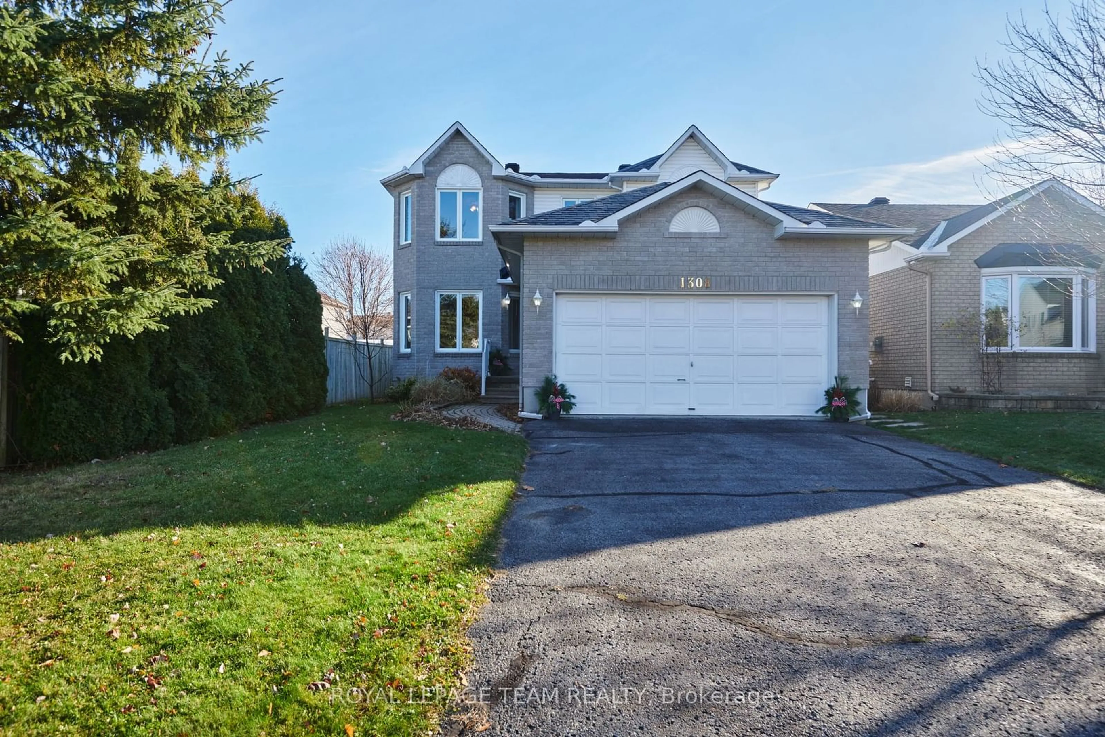 Frontside or backside of a home, the street view for 1308 Matheson Rd, Cyrville - Carson Grove - Pineview Ontario K1J 1A8