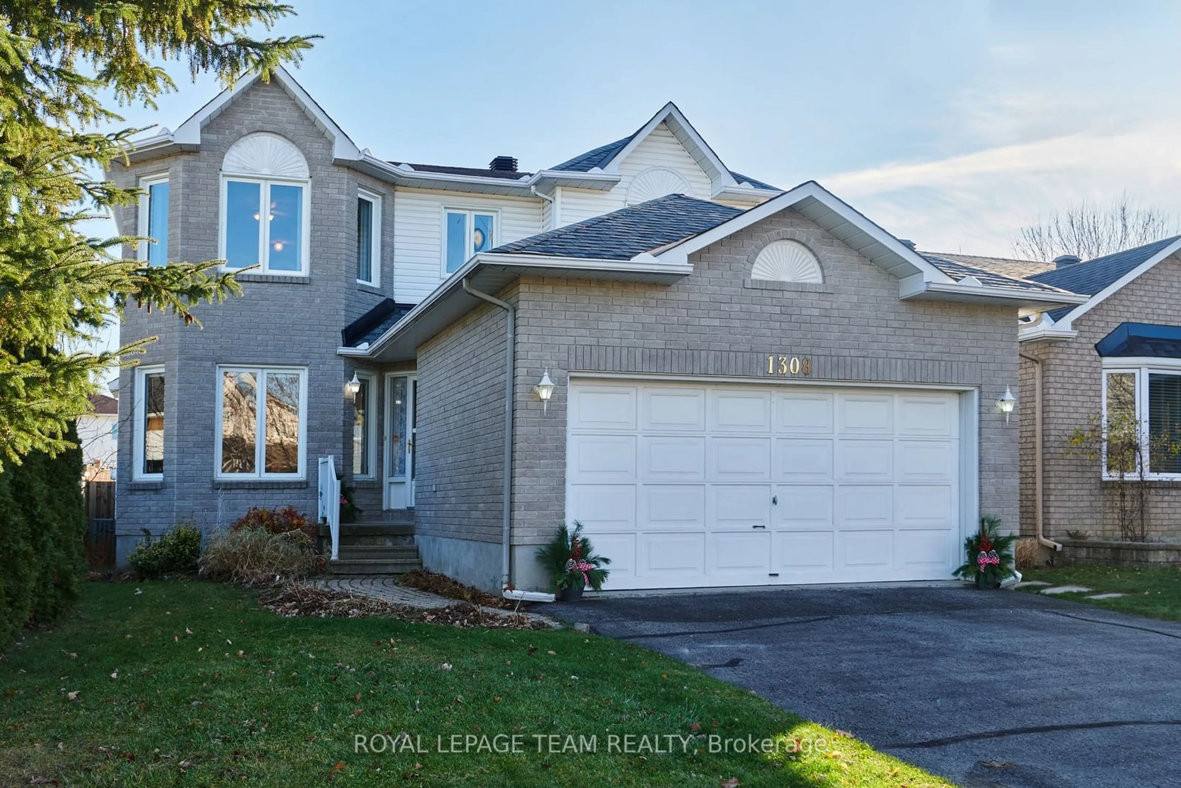 Frontside or backside of a home, the street view for 1308 Matheson Rd, Cyrville - Carson Grove - Pineview Ontario K1J 1A8