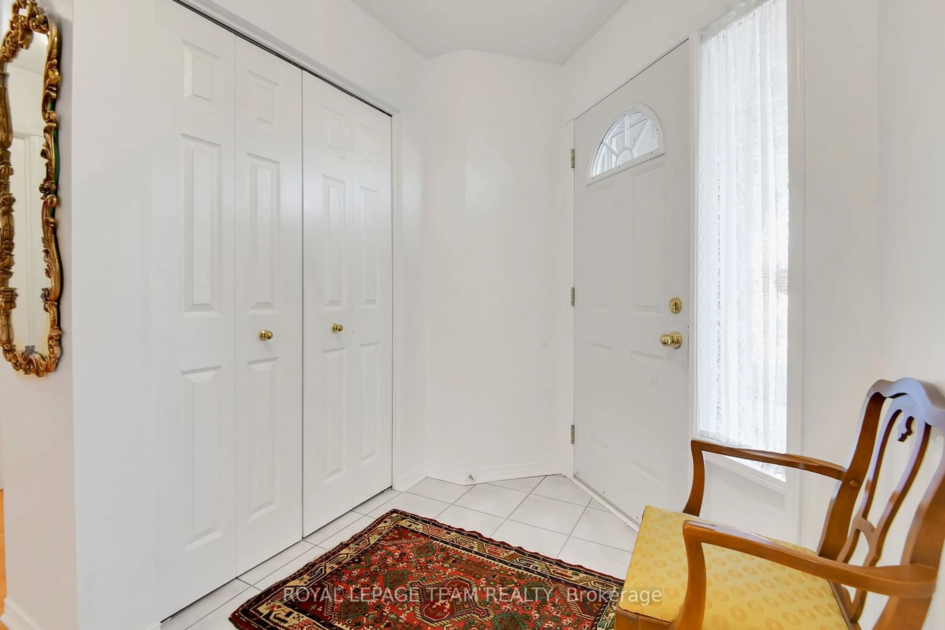 Indoor entryway, unknown floor for 1308 Matheson Rd, Cyrville - Carson Grove - Pineview Ontario K1J 1A8