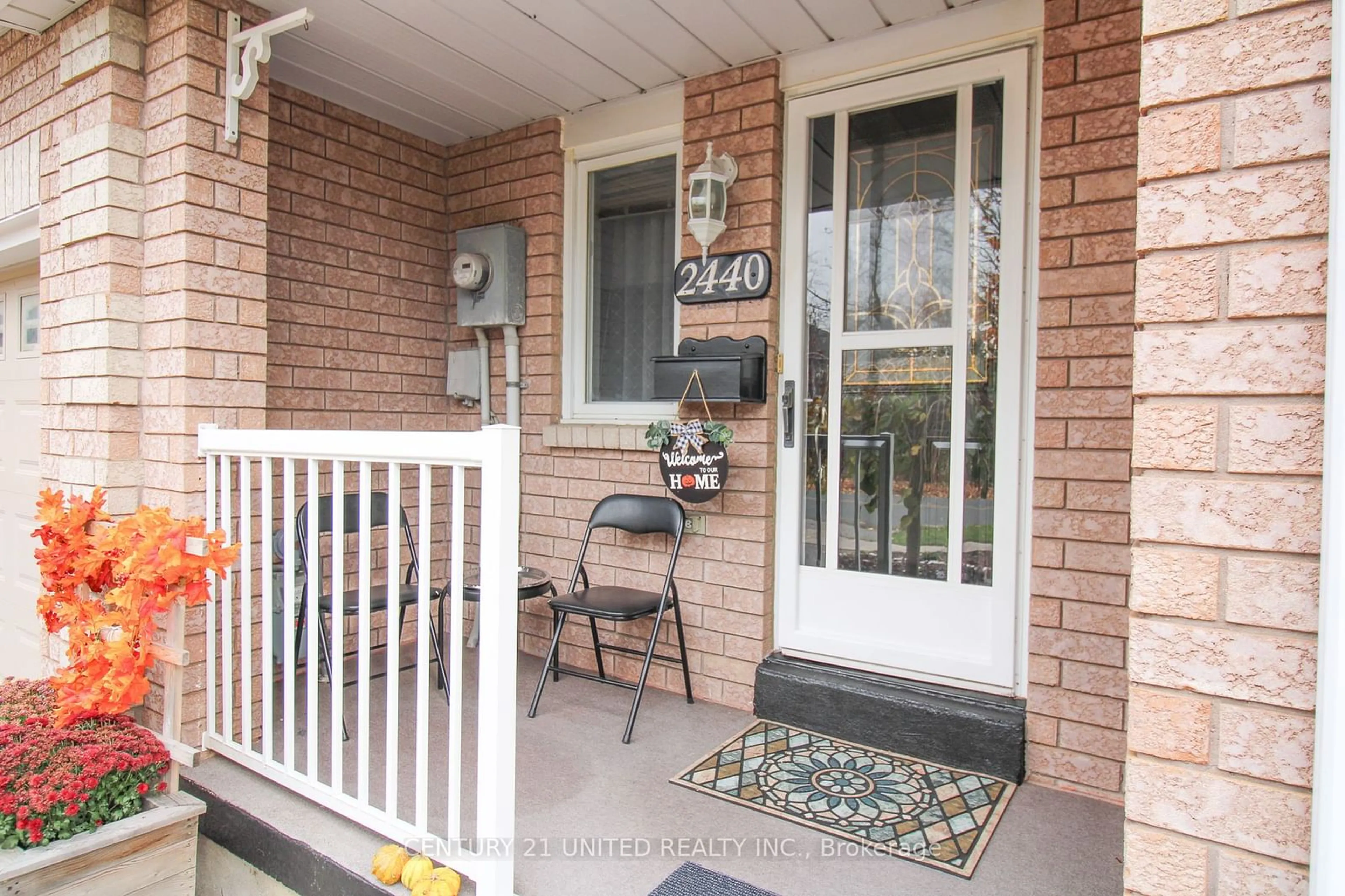 Indoor entryway, wood floors for 2440 Woodglade Blvd, Peterborough Ontario K9K 2K9