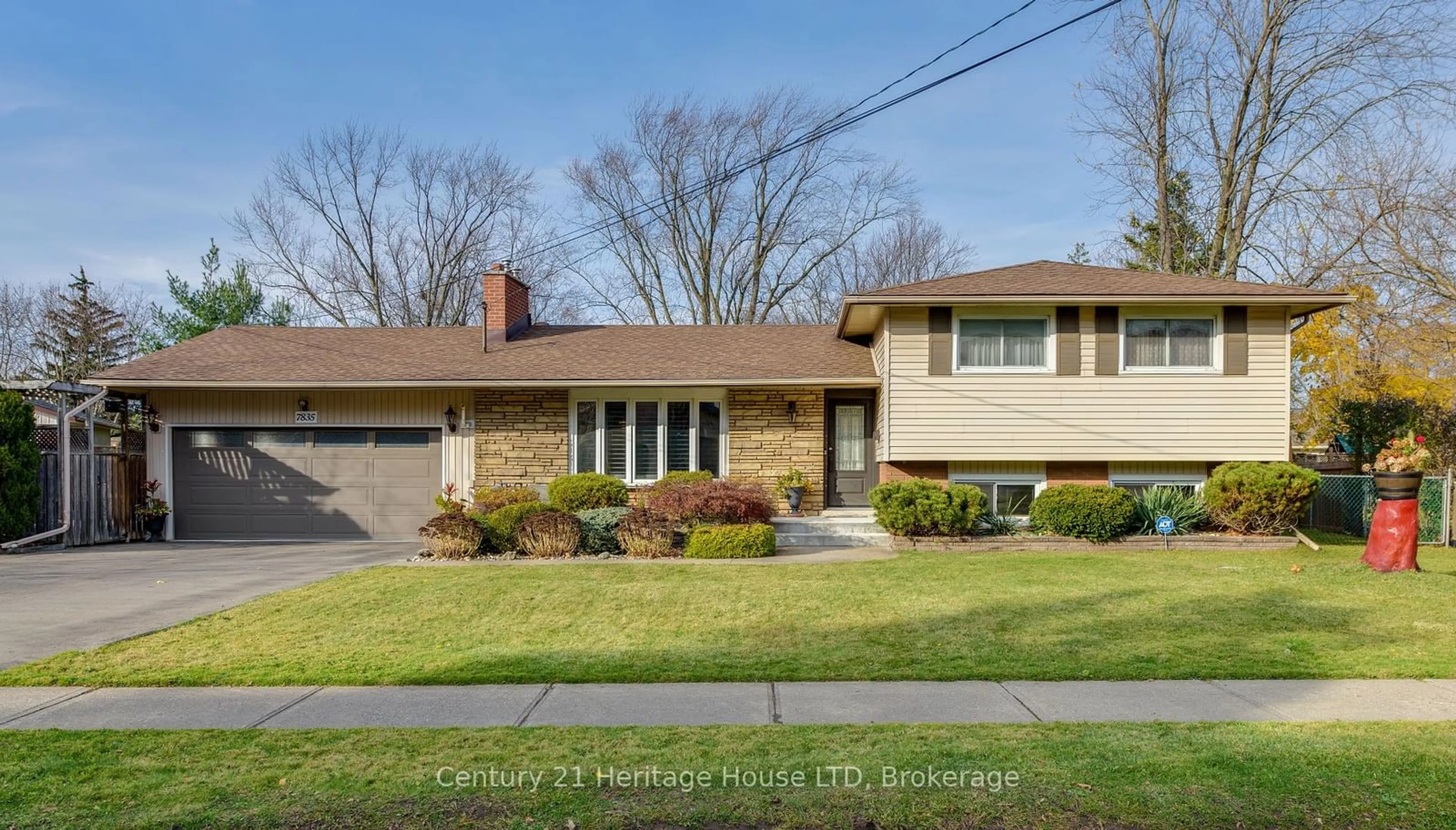 Frontside or backside of a home, the street view for 7835 Rysdale St, Niagara Falls Ontario L2H 1G5