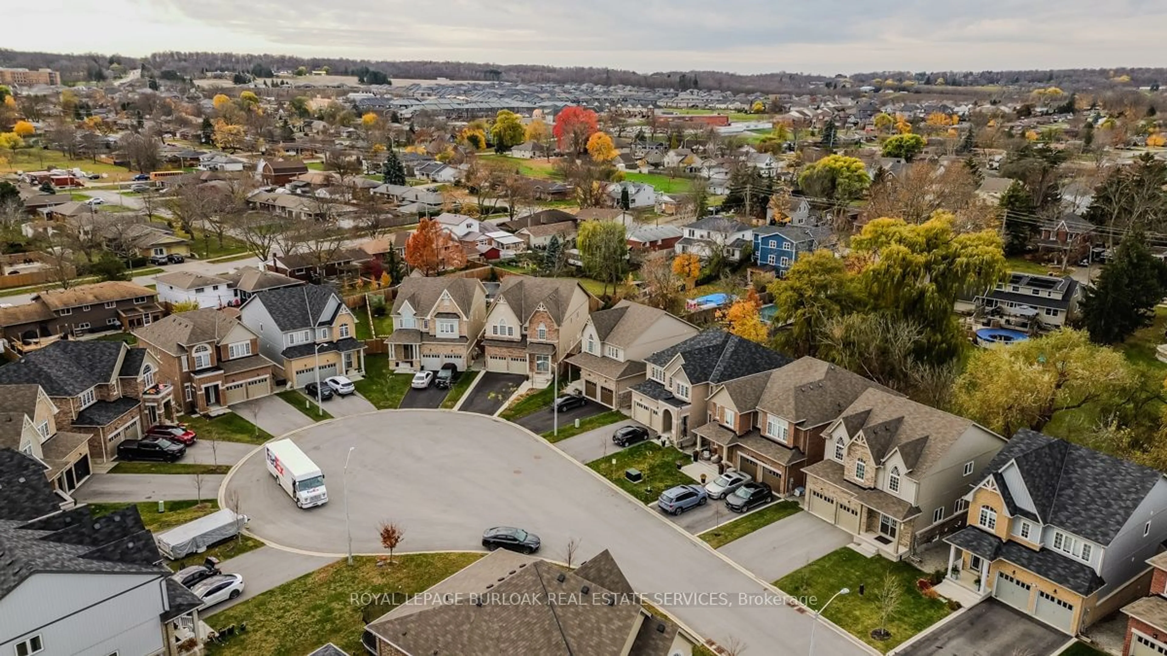 A pic from exterior of the house or condo, the street view for 4021 Cachet Crt, Lincoln Ontario L3J 0R8