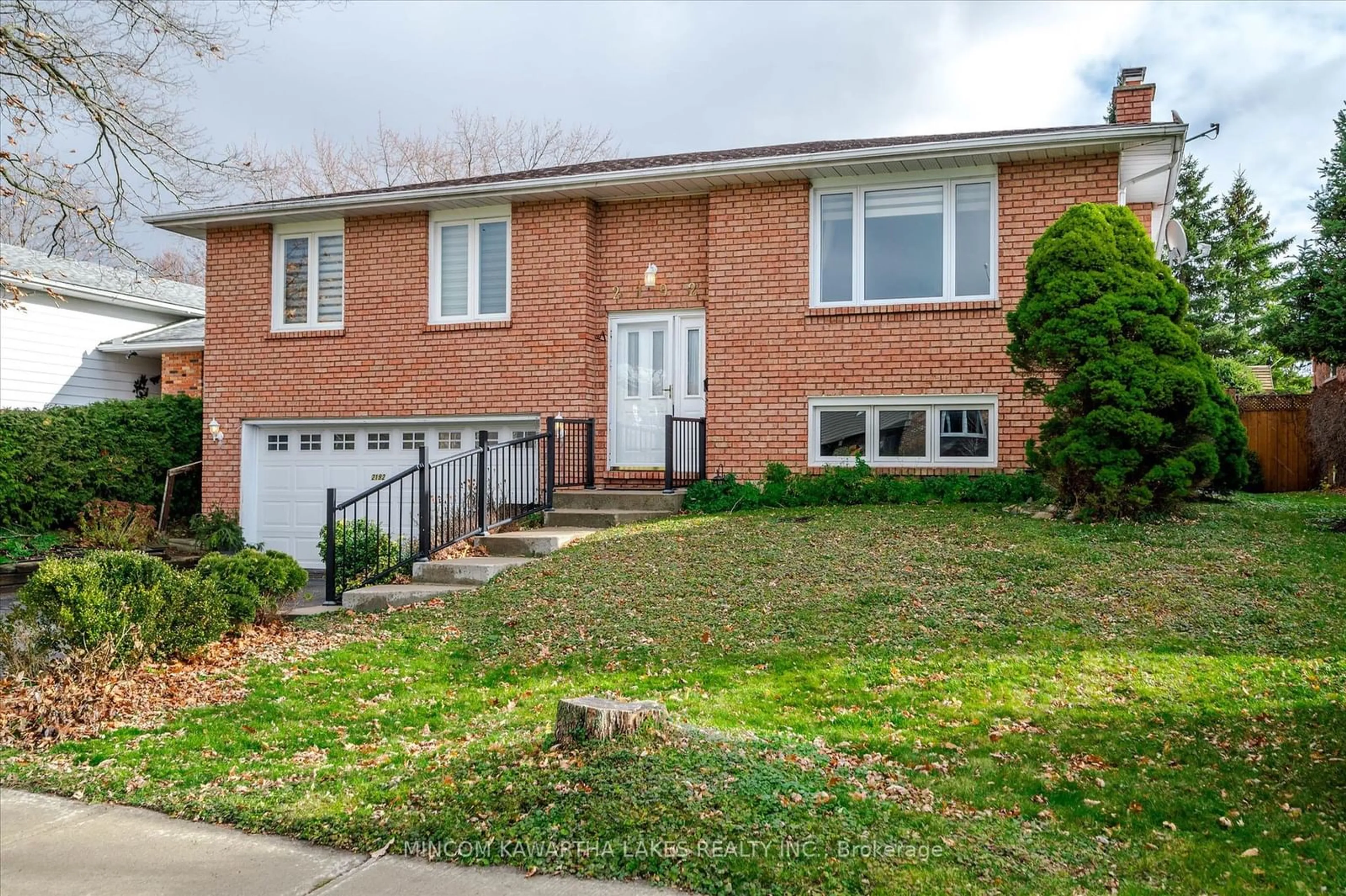 Frontside or backside of a home, the street view for 2192 Woodglade Blvd, Peterborough Ontario K9K 1P3