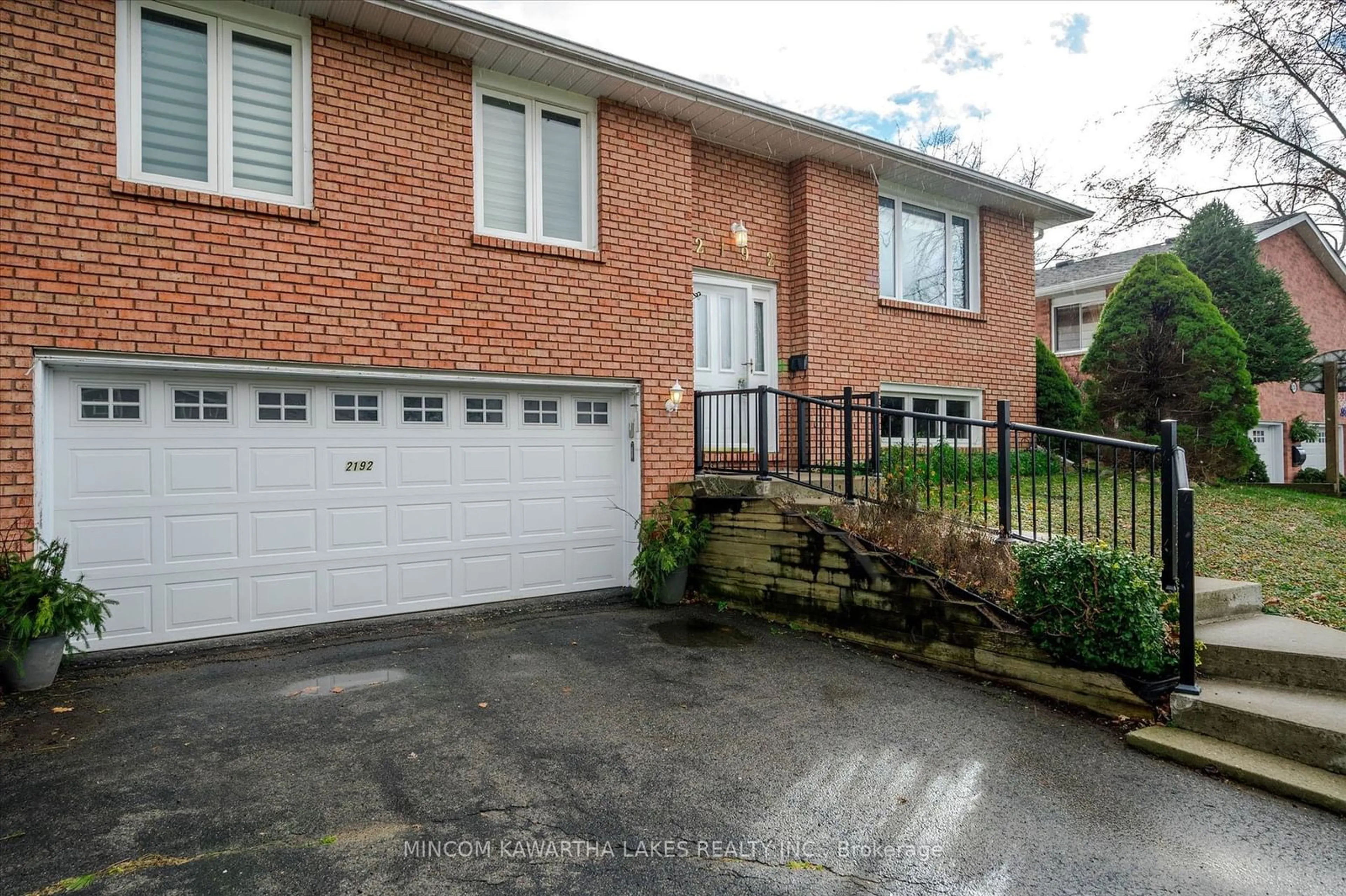 Frontside or backside of a home, the street view for 2192 Woodglade Blvd, Peterborough Ontario K9K 1P3