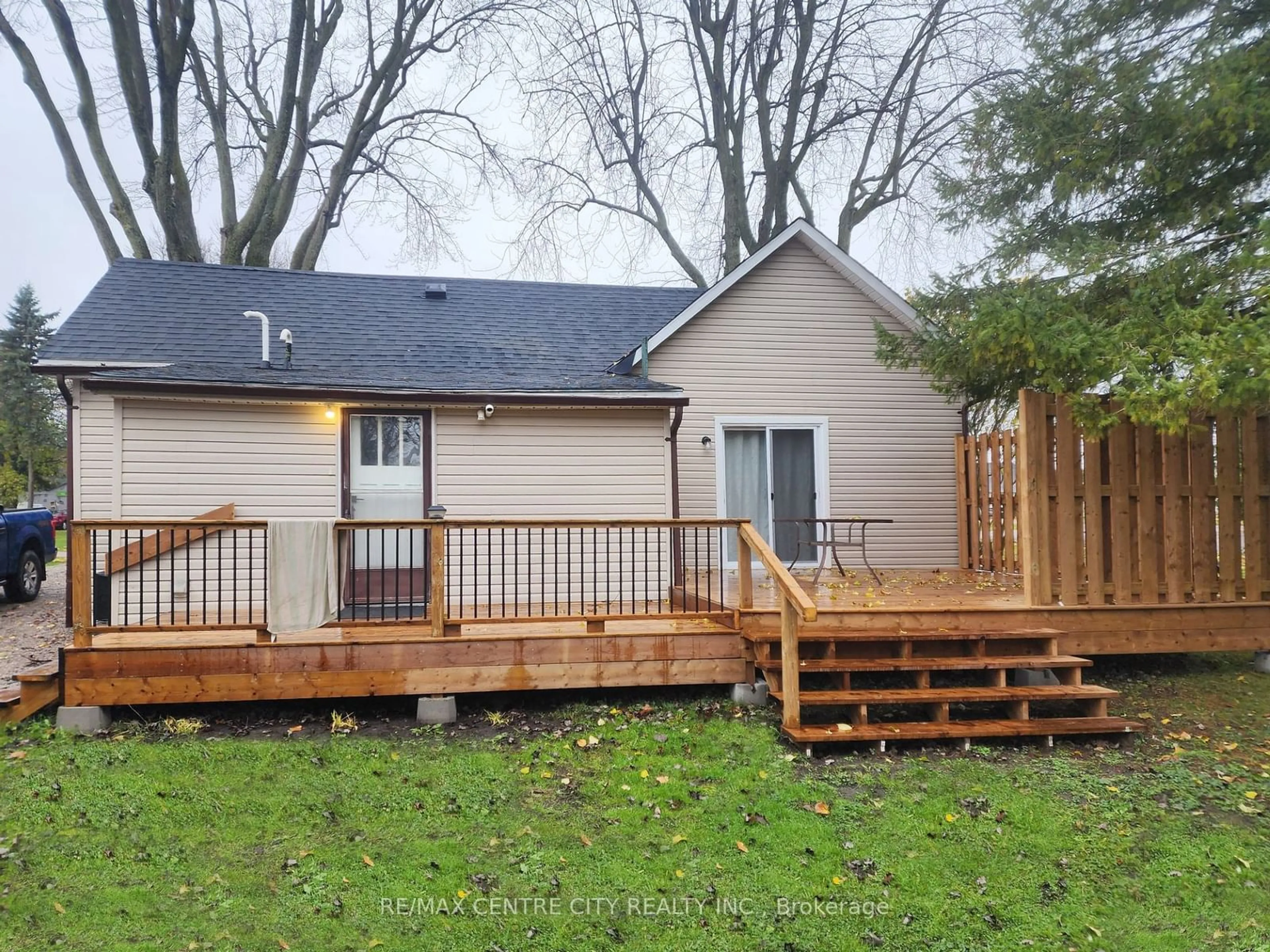 Frontside or backside of a home, cottage for 303 RIDOUT St, West Elgin Ontario N0L 2C0