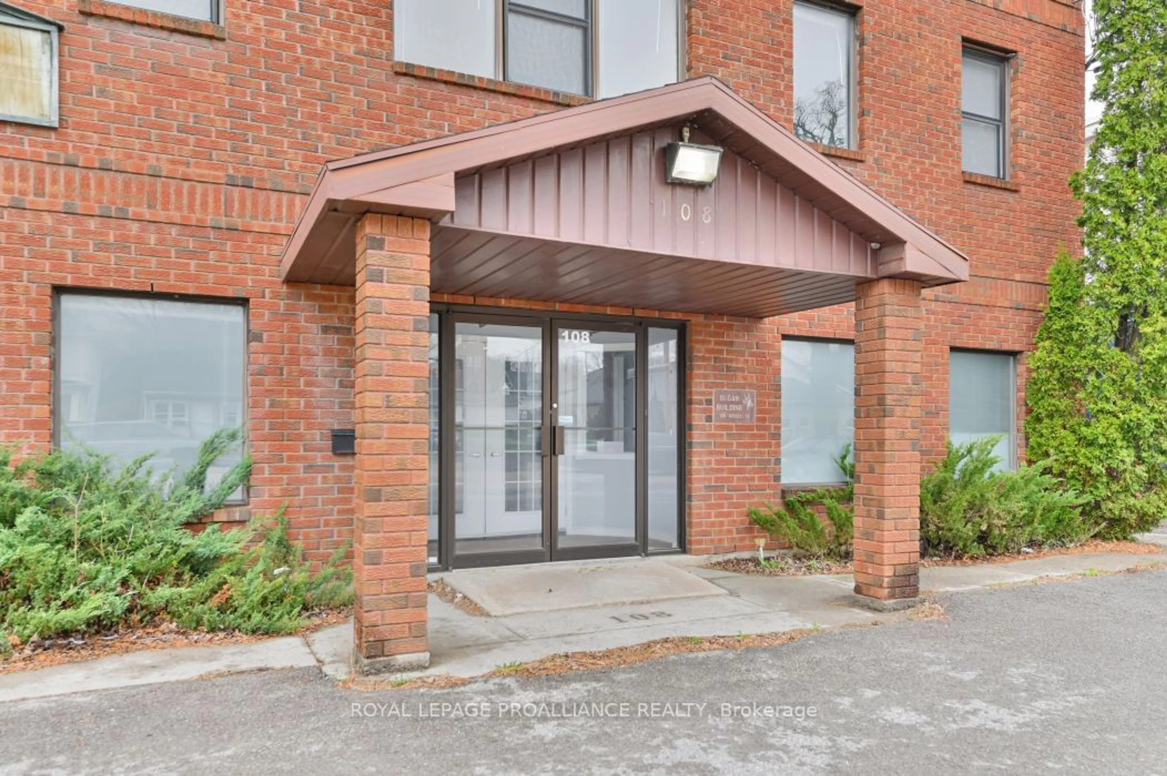 Indoor foyer for 108 Russell St, Centre Hastings Ontario K0K 2K0