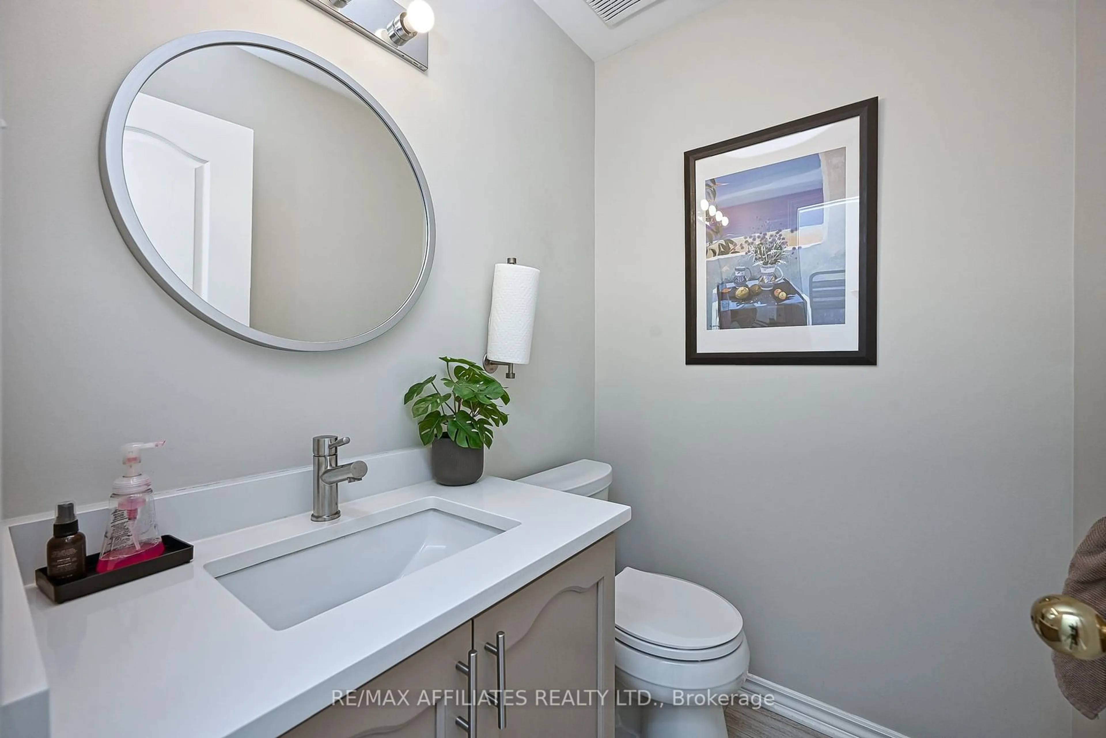 Contemporary bathroom, wood floors for 6073 Pineglade Cres, Orleans - Convent Glen and Area Ontario K1W 1H1