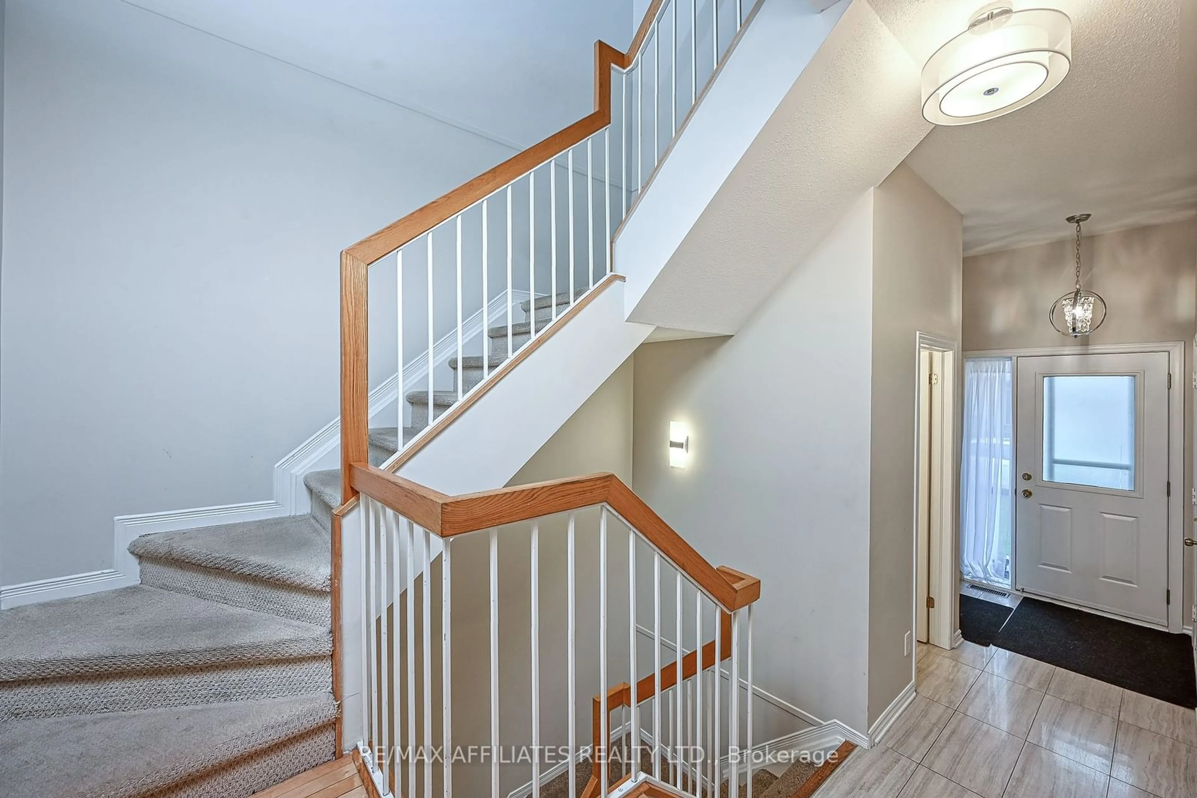 Stairs for 6073 Pineglade Cres, Orleans - Convent Glen and Area Ontario K1W 1H1