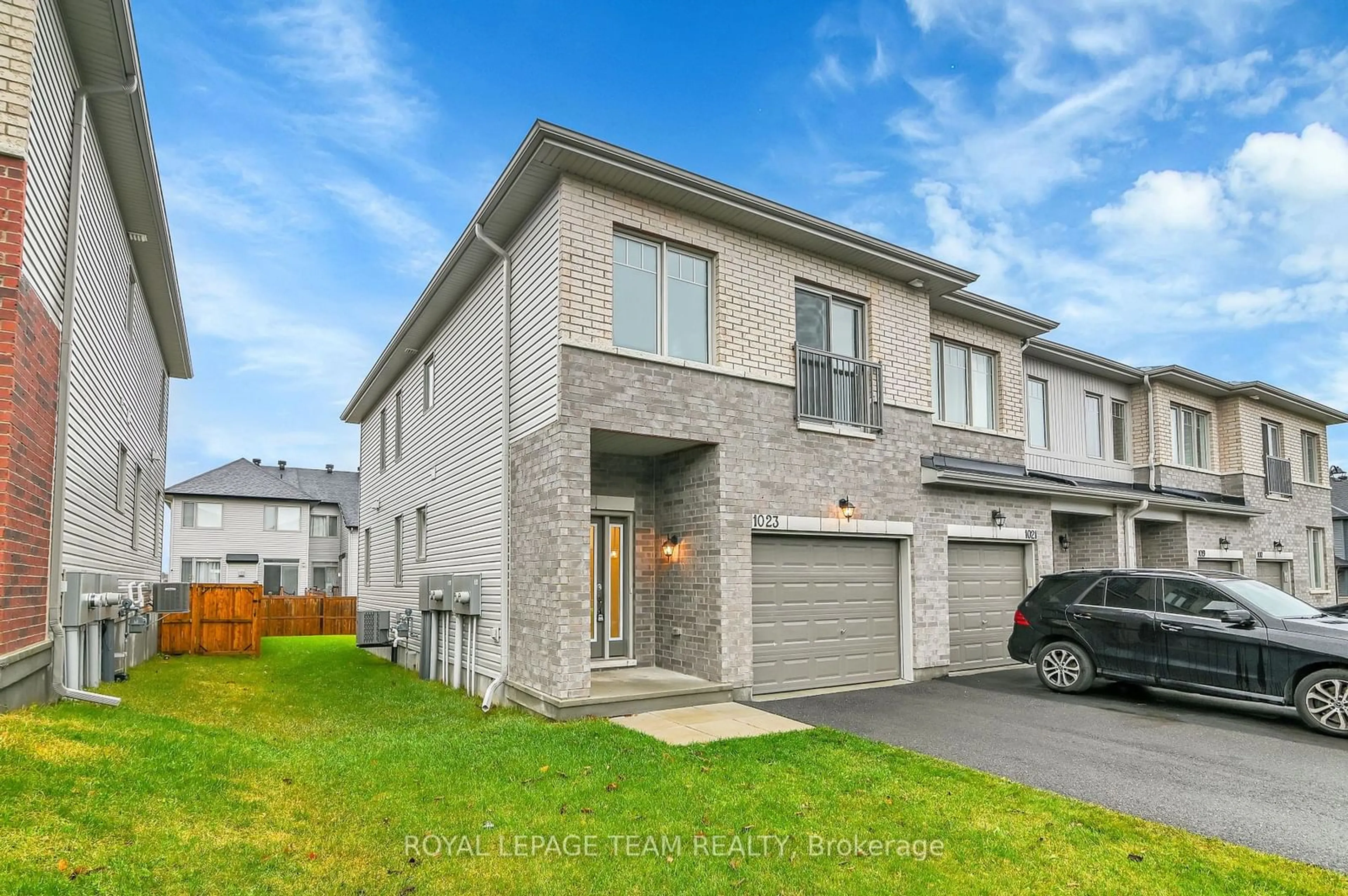 A pic from exterior of the house or condo, the street view for 1023 Cedar Creek Dr, Blossom Park - Airport and Area Ontario K1T 0B3