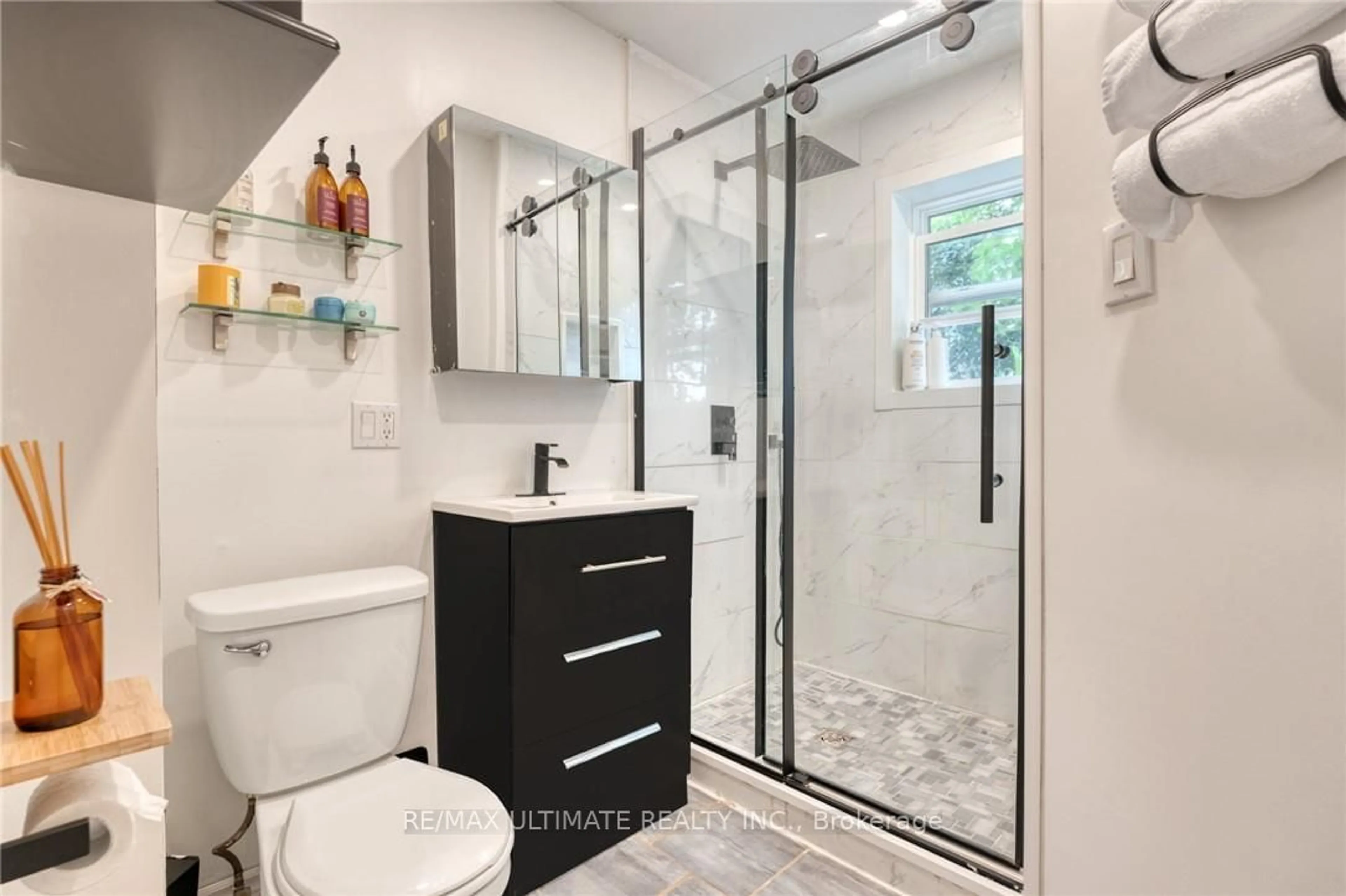 Contemporary bathroom, ceramic floors for 67 Glendale Ave, Hamilton Ontario L8L 7J6