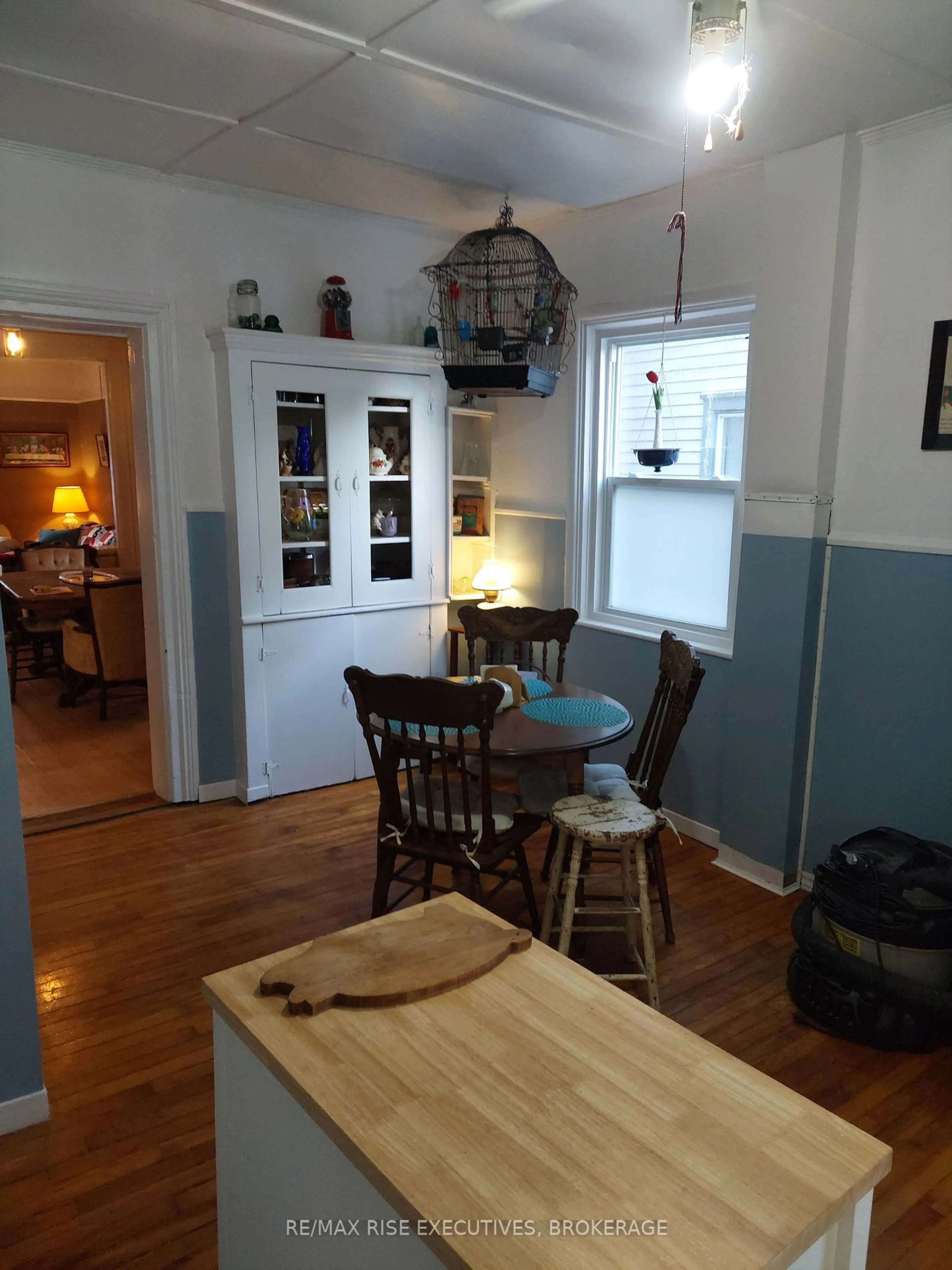 Dining room, wood floors, cottage for 73 Perth St, Brockville Ontario K6V 5C6