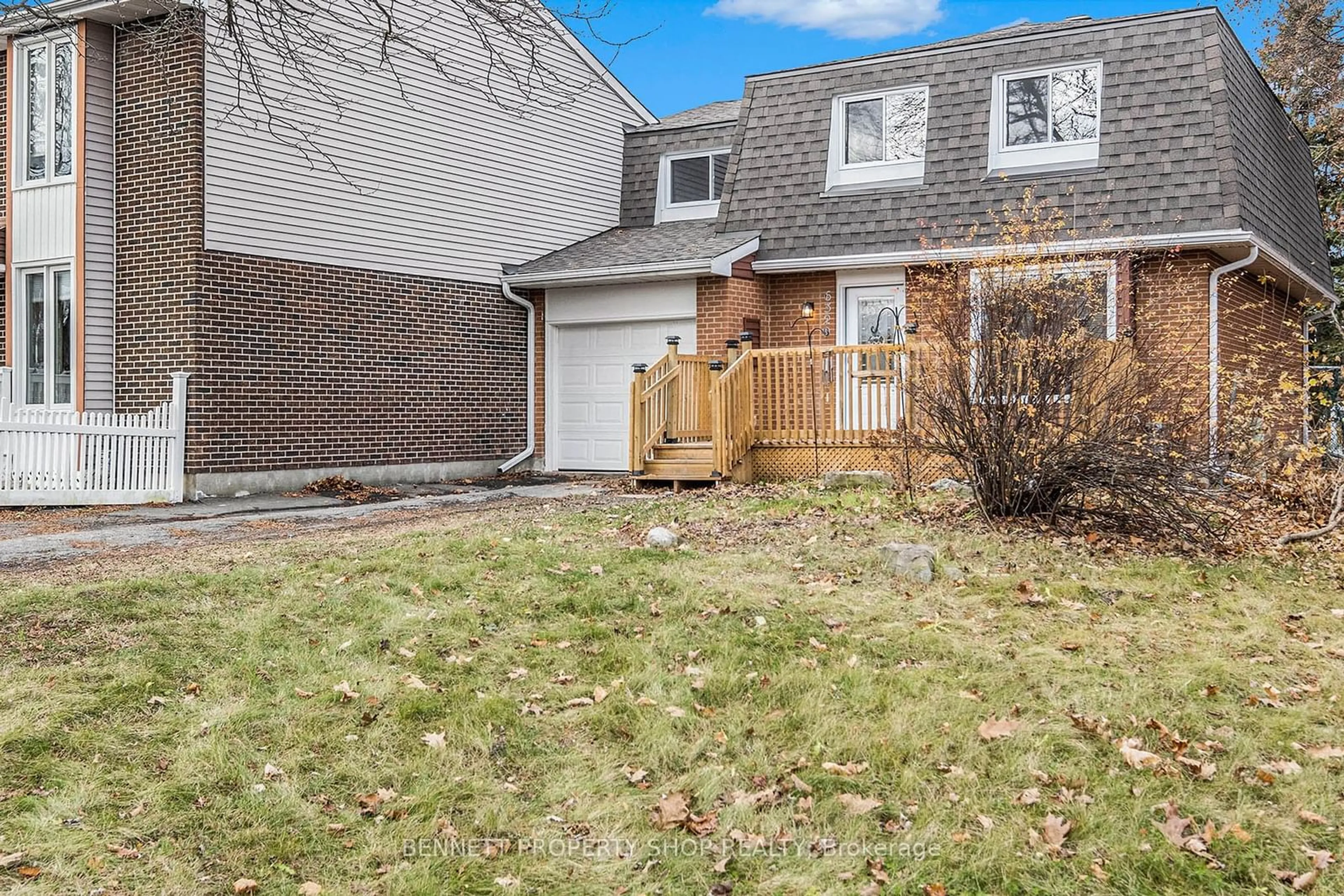 A pic from exterior of the house or condo, the fenced backyard for 6329 Vorlage Dr, Orleans - Convent Glen and Area Ontario K1C 2E4