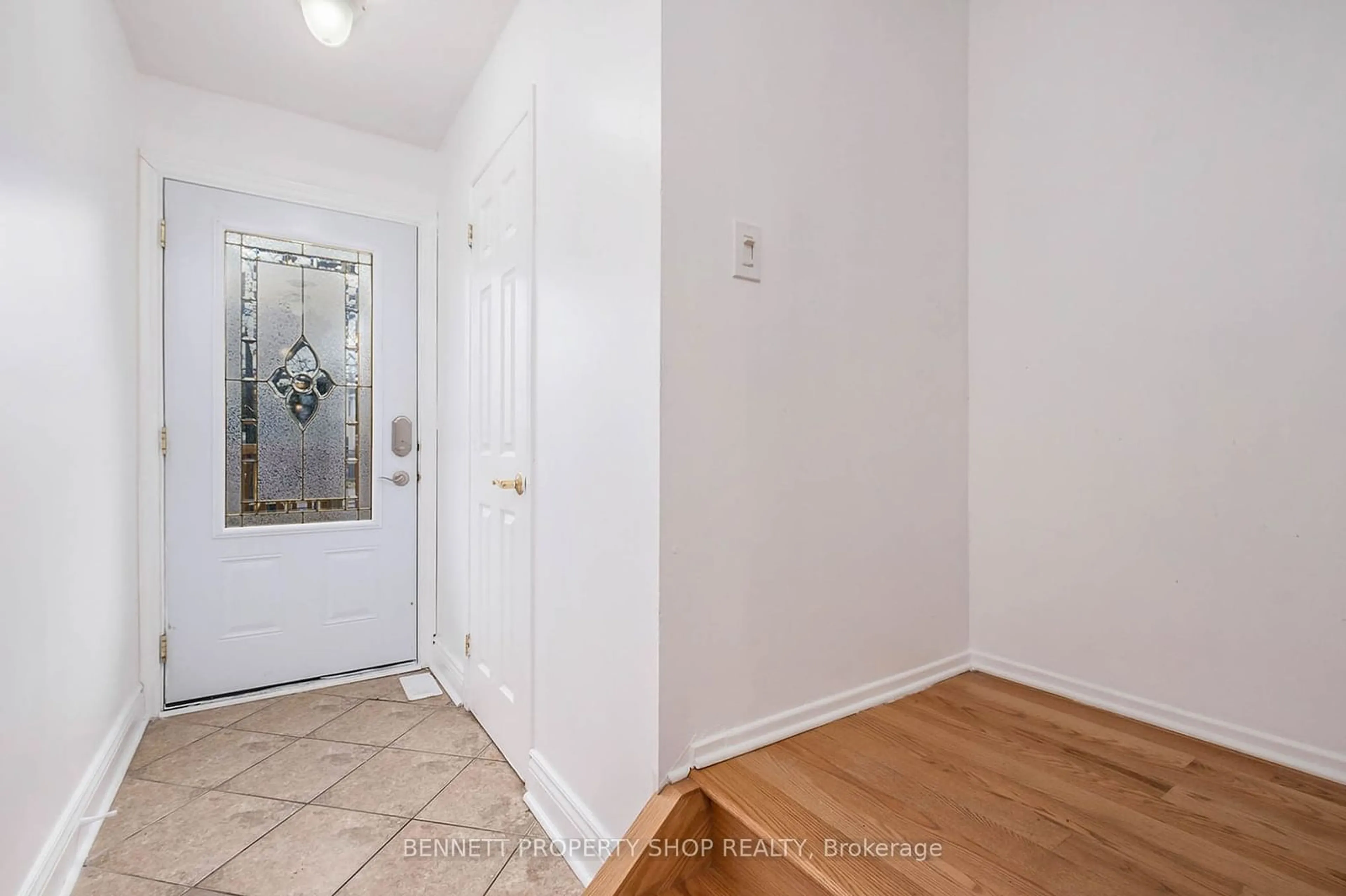 Indoor entryway, not visible floor for 6329 Vorlage Dr, Orleans - Convent Glen and Area Ontario K1C 2E4