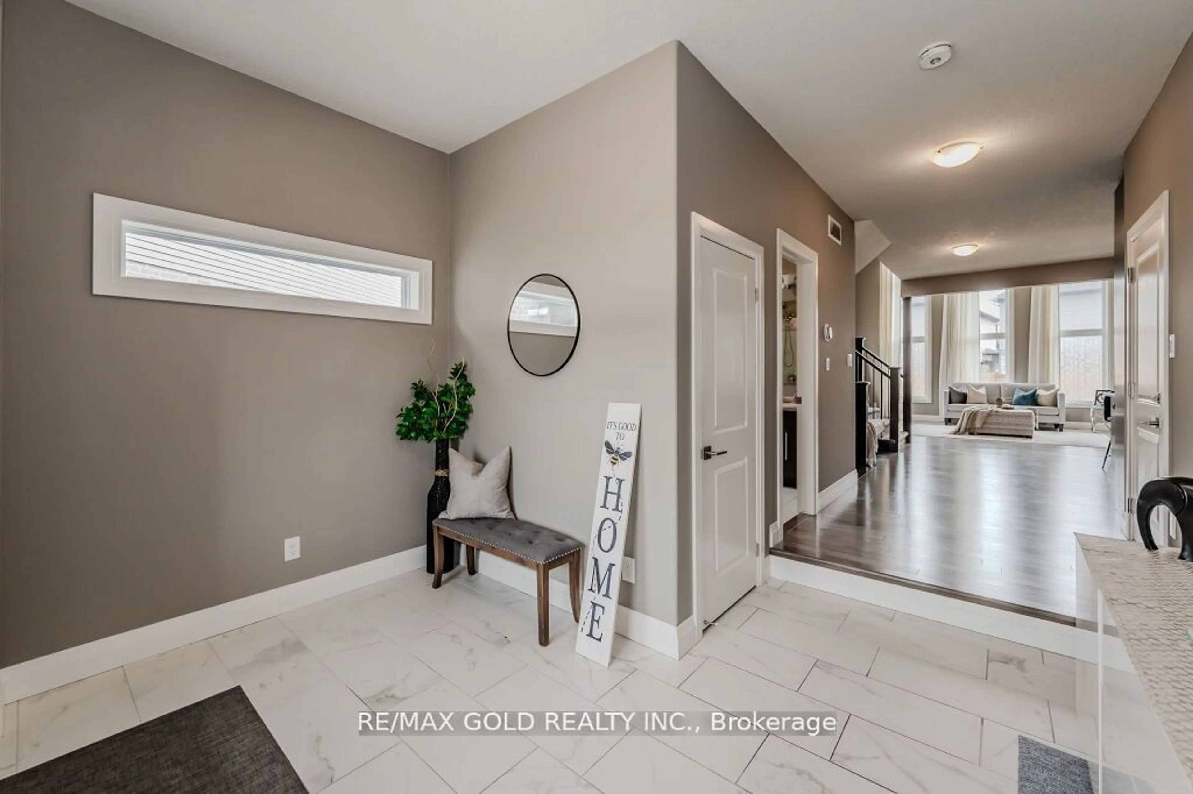 Indoor entryway, wood floors for 913 River Ridge Crt, Kitchener Ontario N2A 0H2