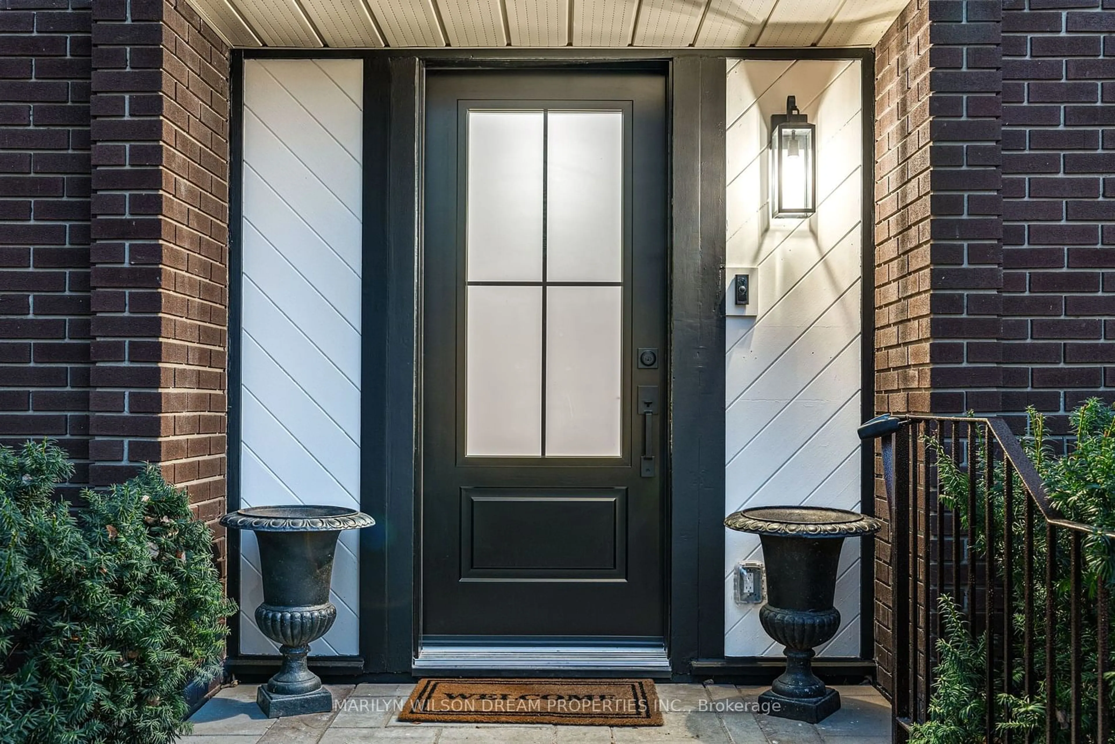 Indoor entryway, wood floors for 5 Rutherford Cres, Kanata Ontario K2K 1N1