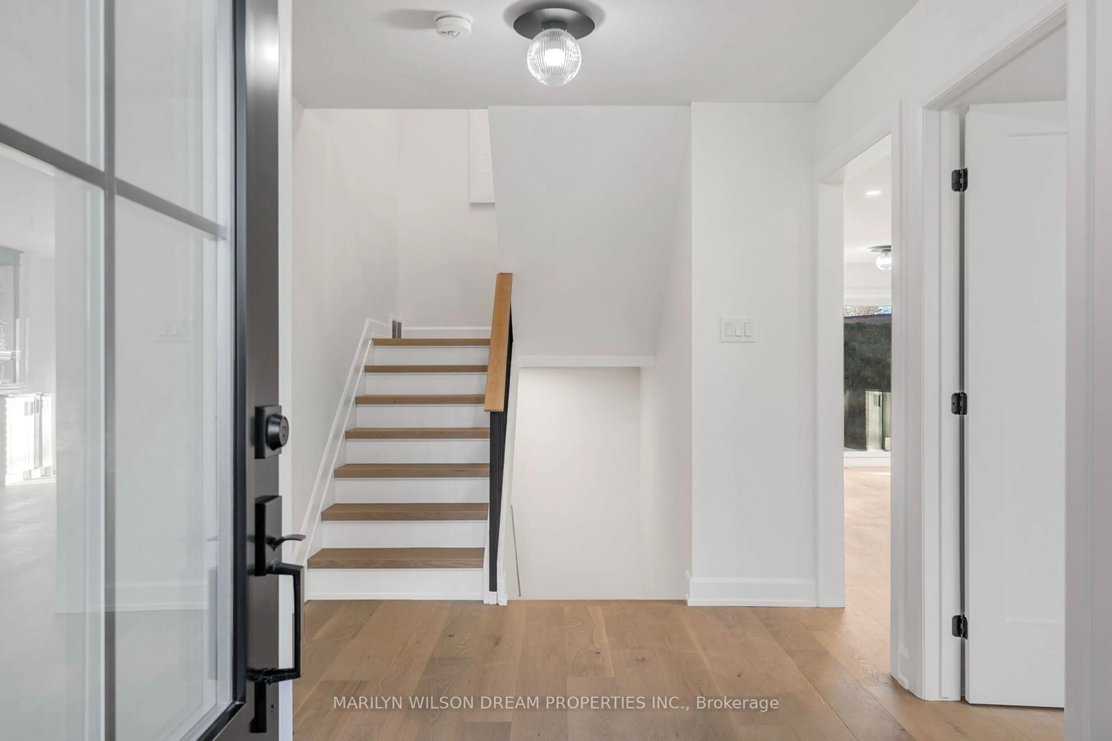 Indoor entryway, wood floors for 5 Rutherford Cres, Kanata Ontario K2K 1N1