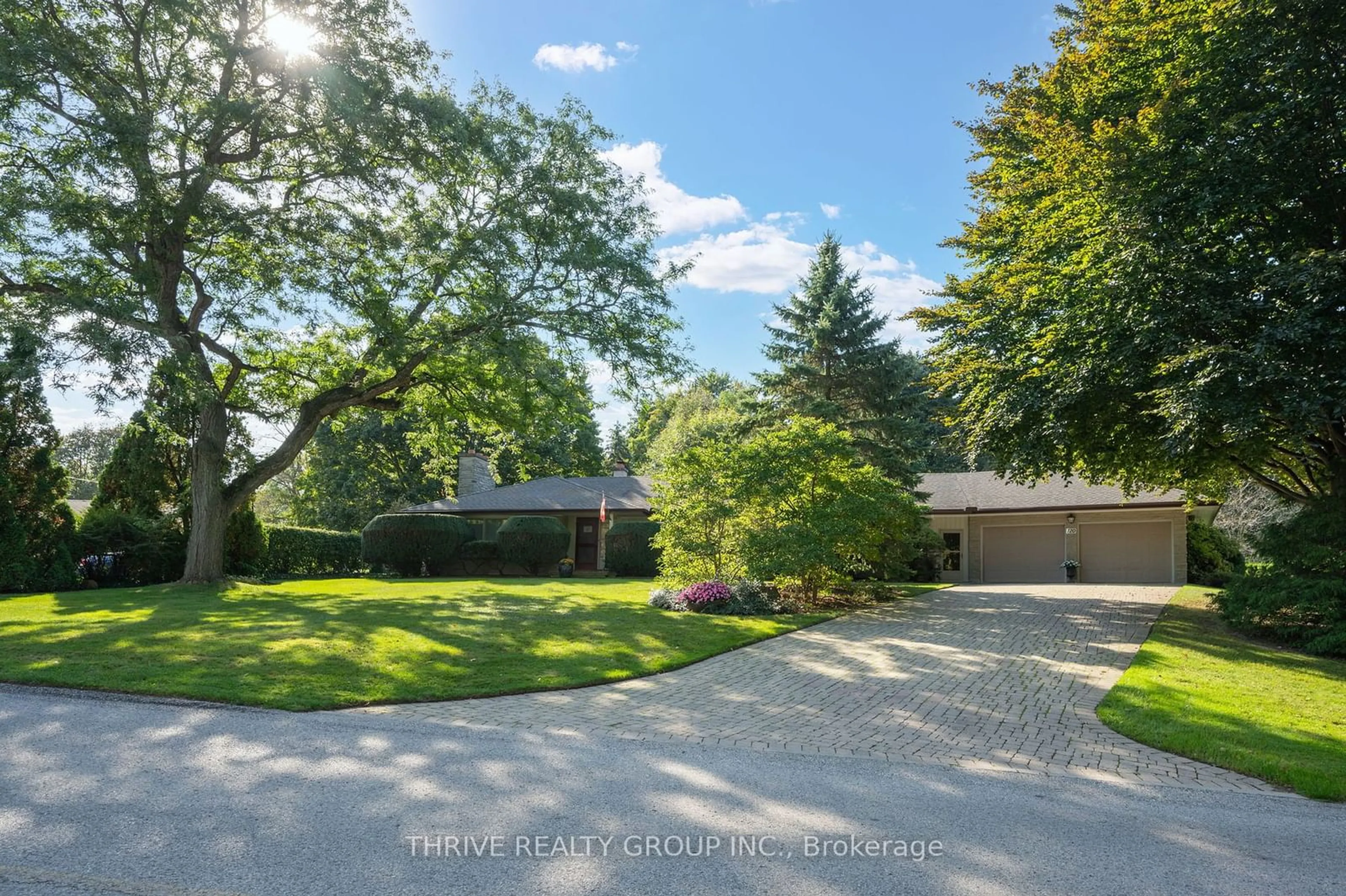 Frontside or backside of a home, the street view for 720 Hillcrest Dr, London Ontario N6K 1A9