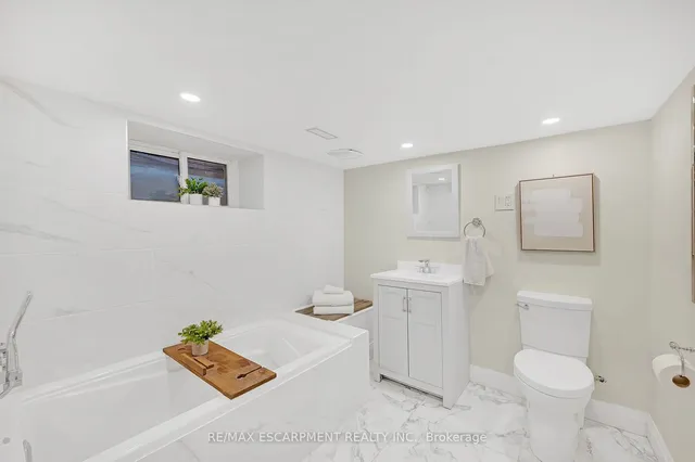 Additional property image - 226 Balsam Ave