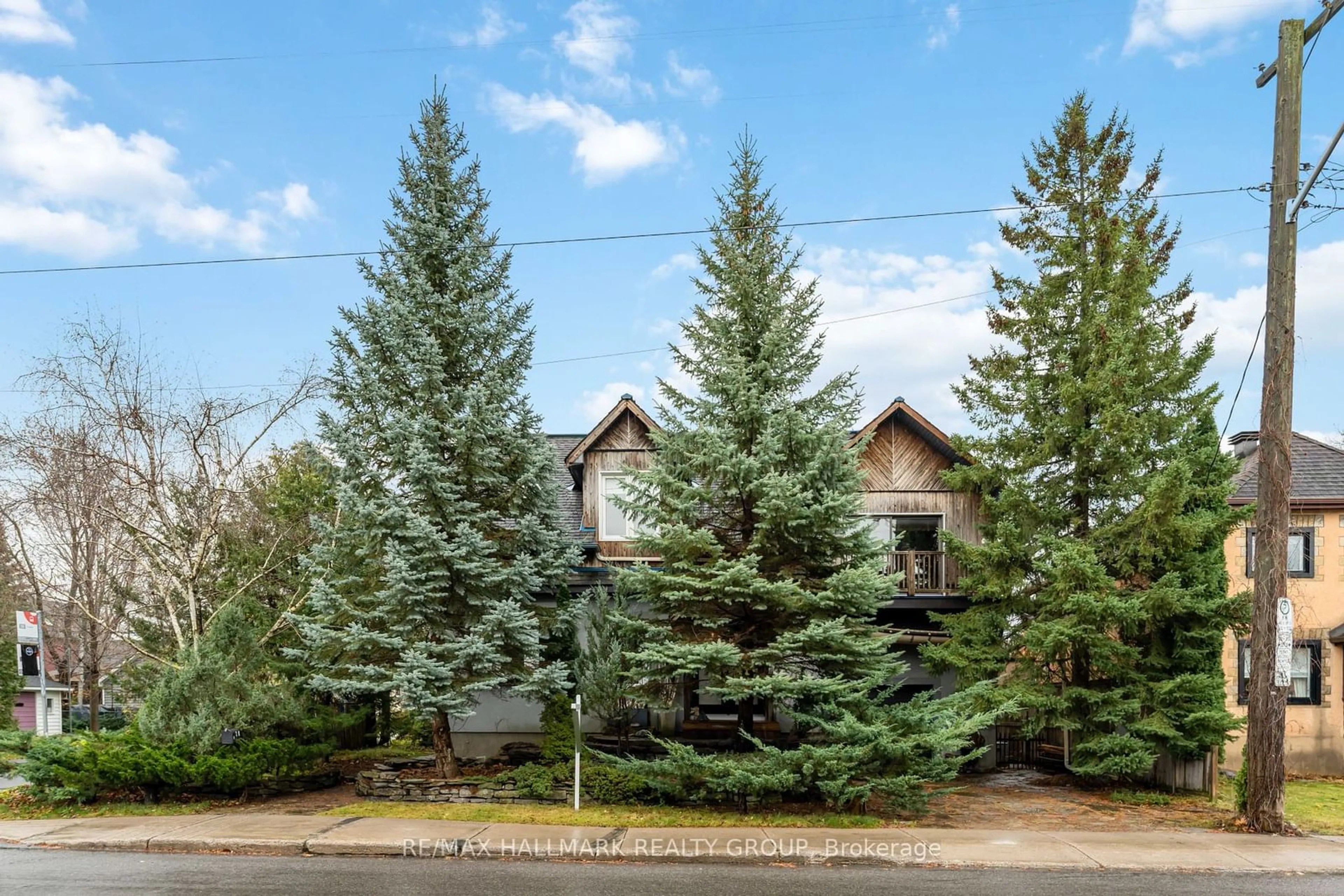 A pic from exterior of the house or condo, the street view for 28 Queen Mary St, Overbook - Castleheights and Area Ontario K1K 1Y2