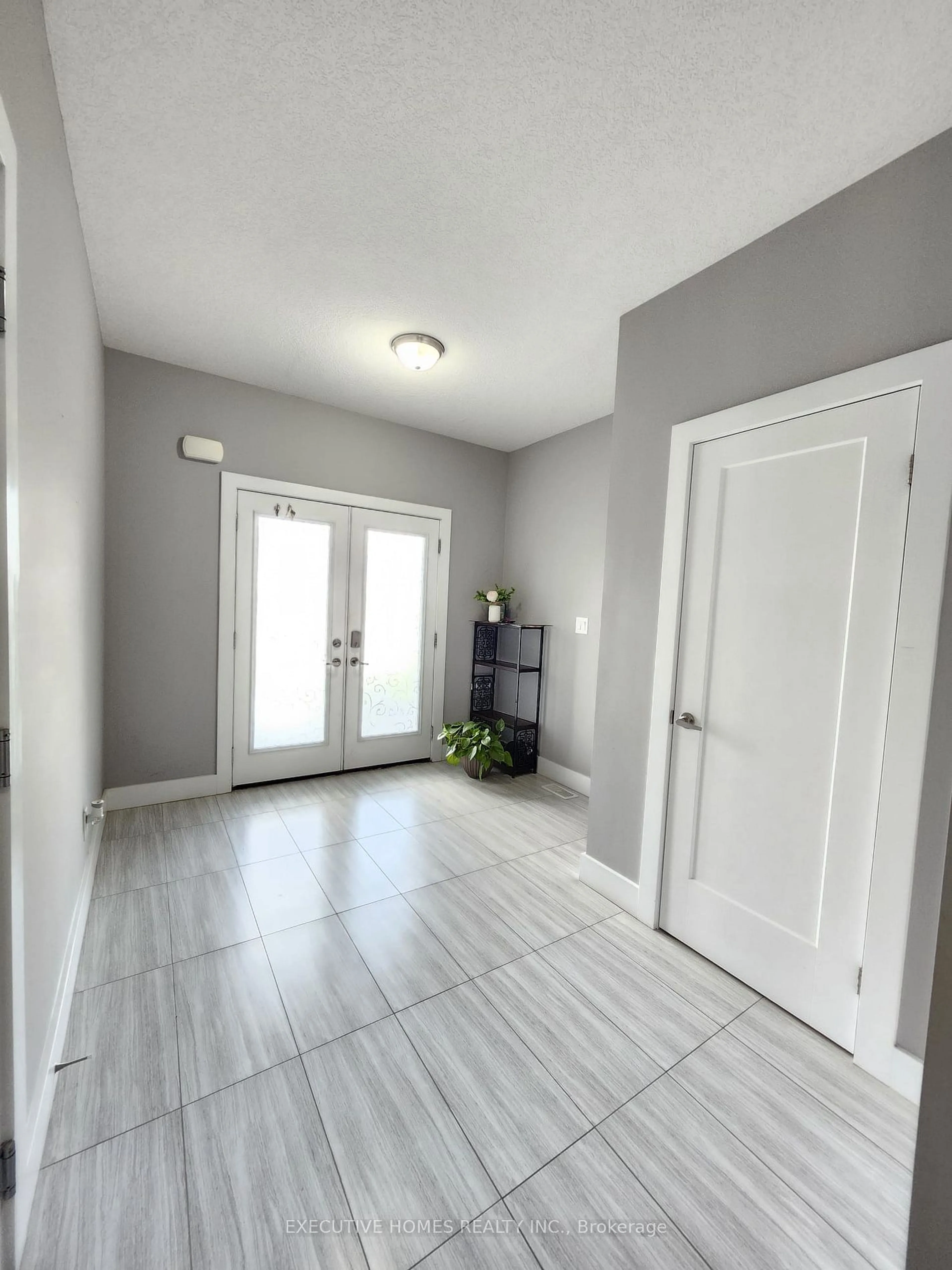 Indoor entryway, not visible floor for 2205 Wateroak Dr, London Ontario N6G 5B4