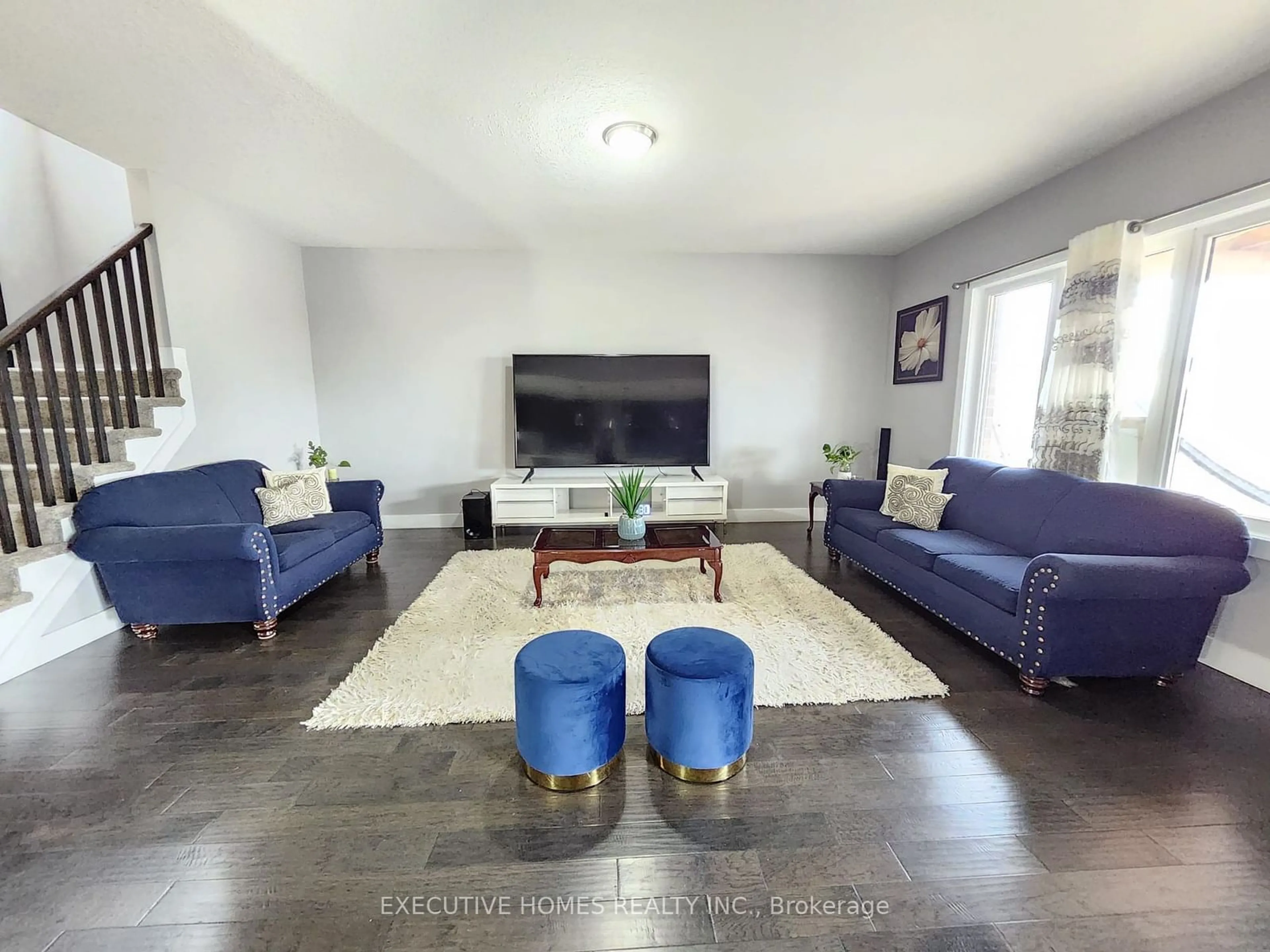 Living room, wood floors for 2205 Wateroak Dr, London Ontario N6G 5B4