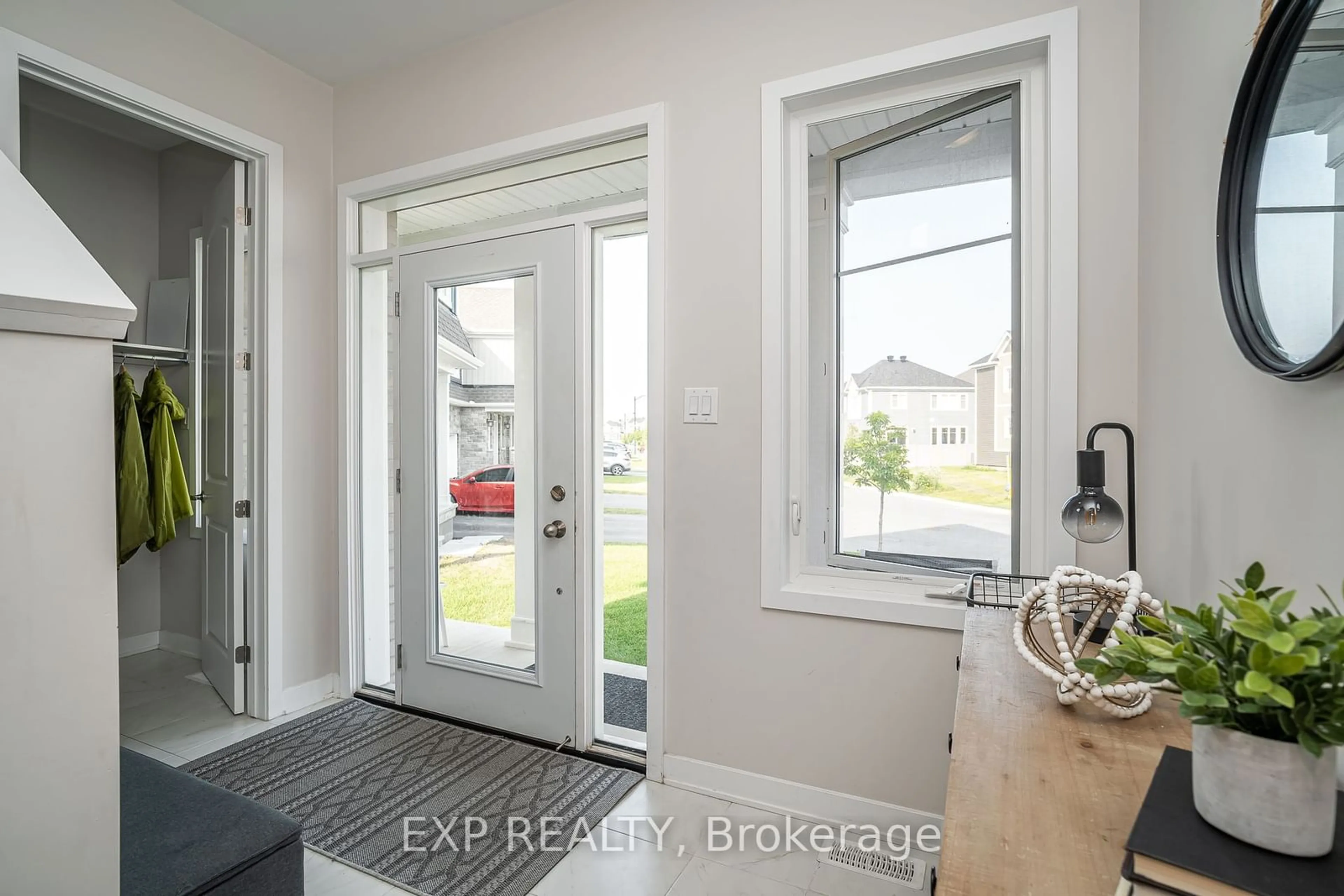 Indoor entryway, wood floors for 234 PURSUIT Terr, Stittsville - Munster - Richmond Ontario K0A 2Z0