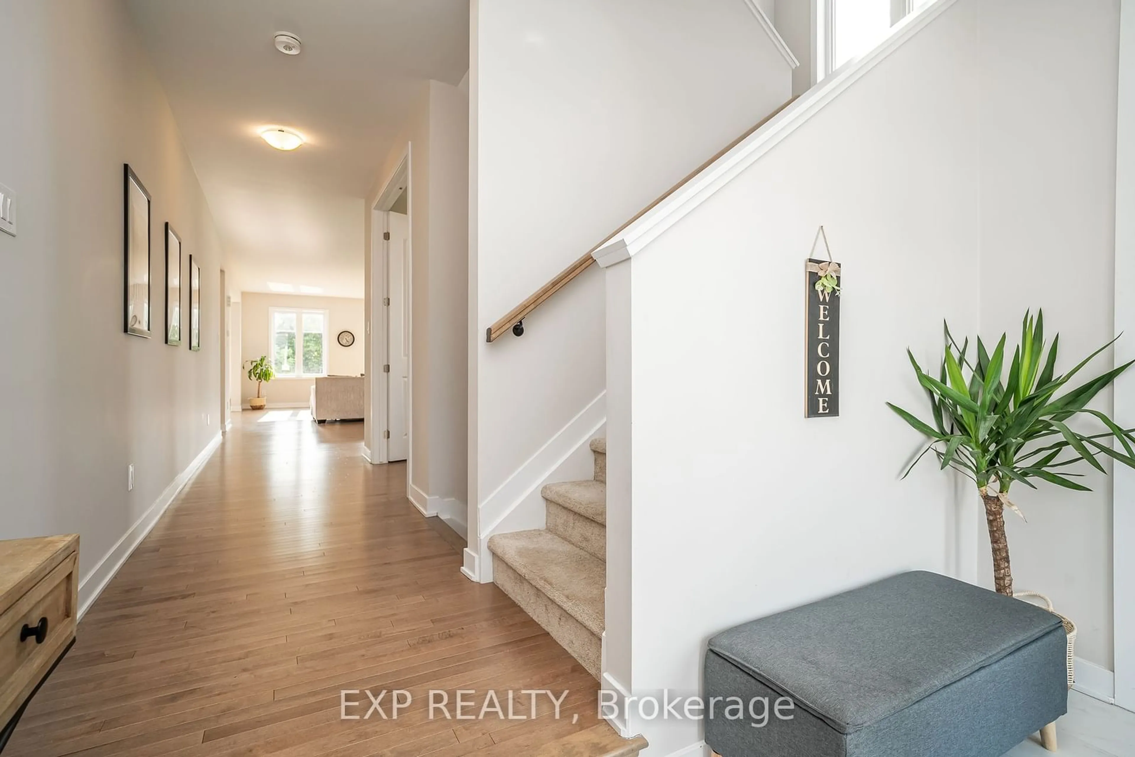 Indoor entryway, wood floors for 234 PURSUIT Terr, Stittsville - Munster - Richmond Ontario K0A 2Z0