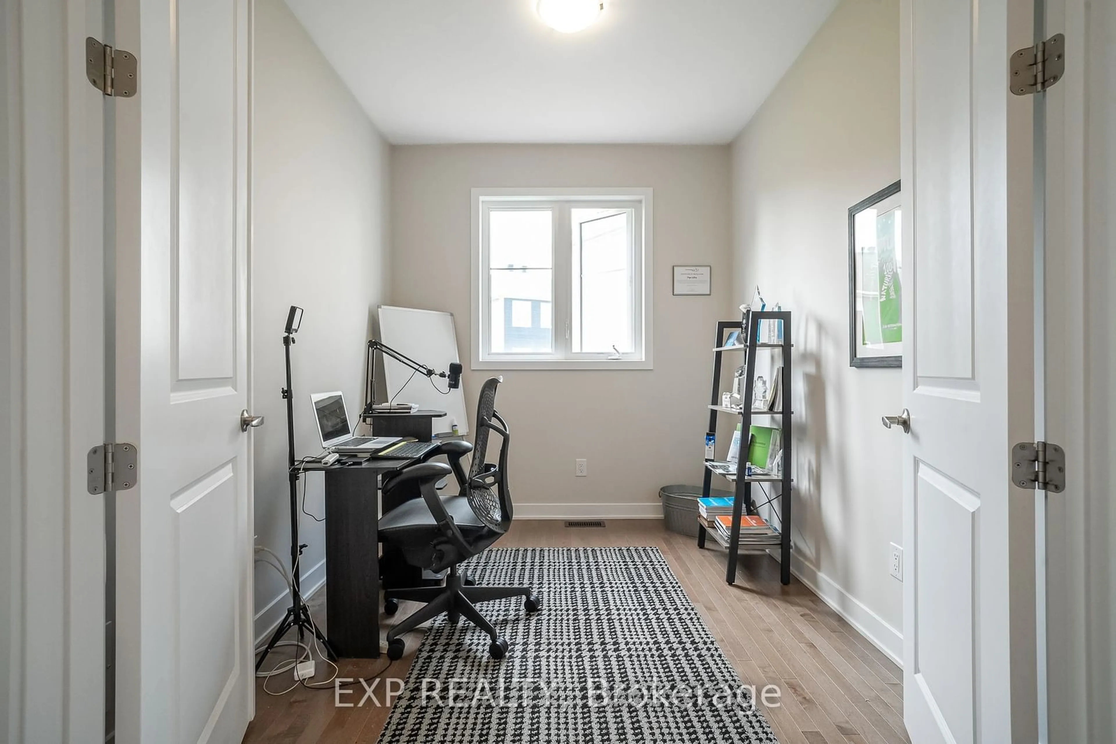 Indoor entryway, wood floors for 234 PURSUIT Terr, Stittsville - Munster - Richmond Ontario K0A 2Z0