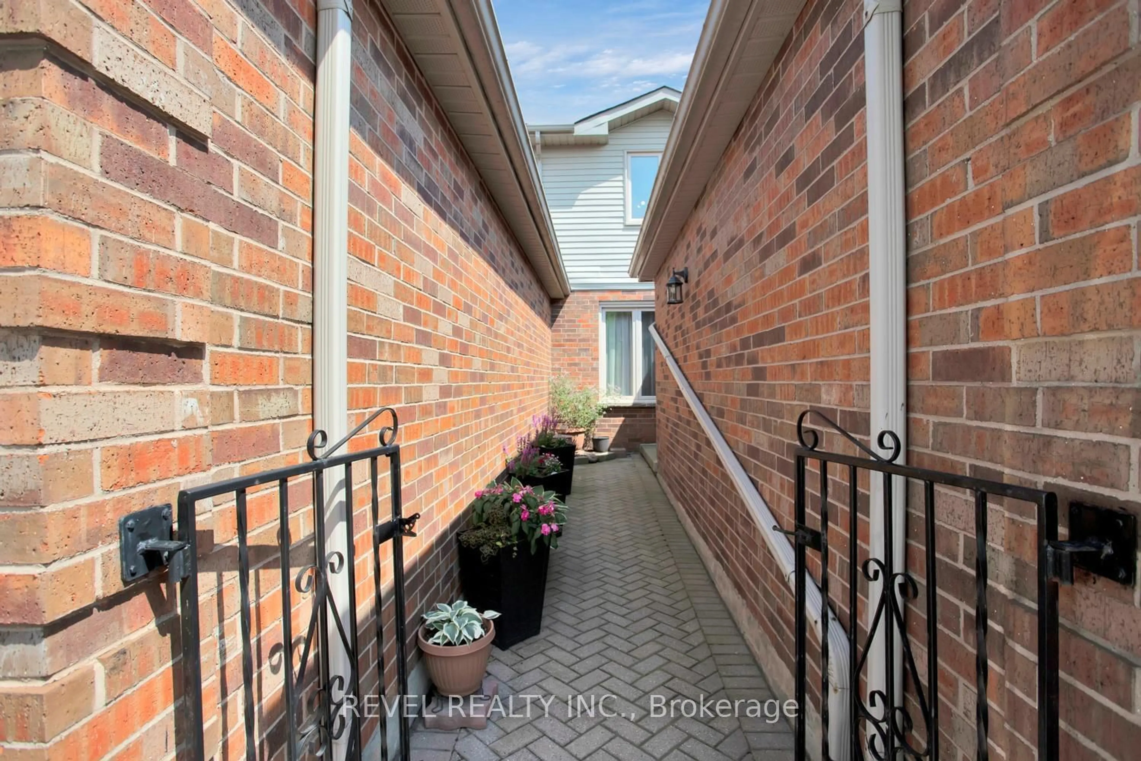 Patio, the street view for 70 SUNNYSIDE Dr #44, London Ontario N5X 3W5