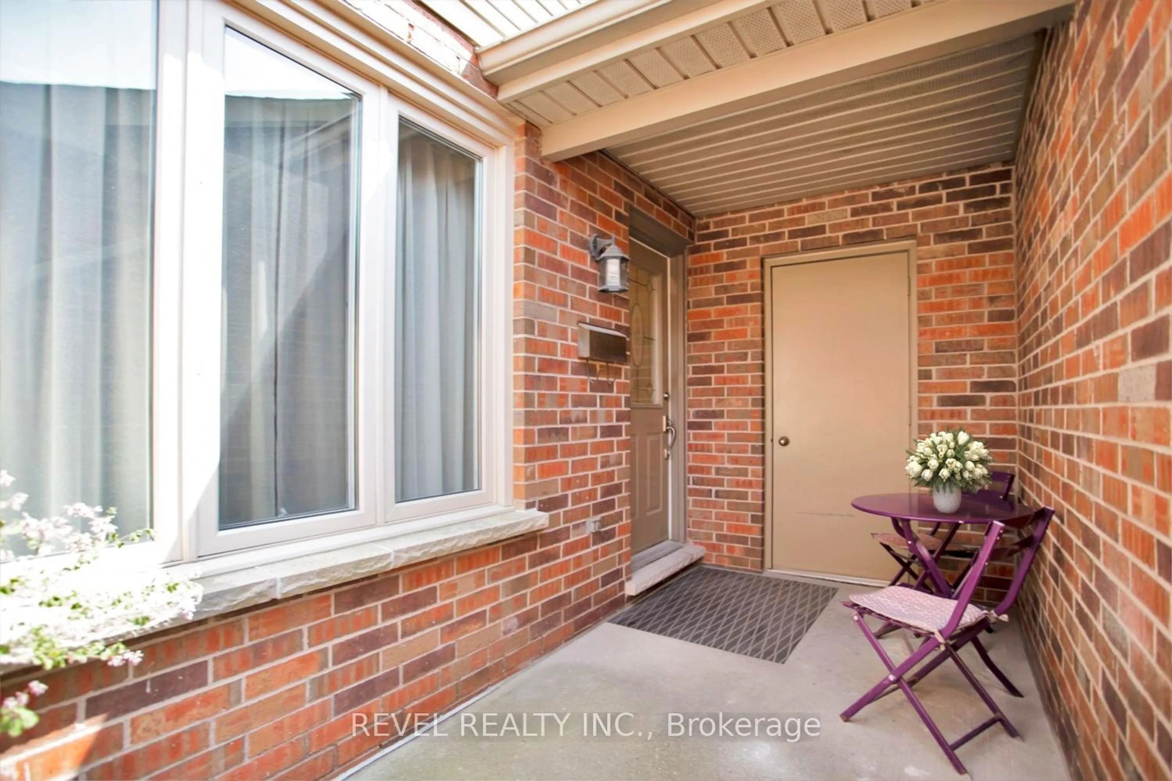 Indoor entryway, wood floors for 70 SUNNYSIDE Dr #44, London Ontario N5X 3W5