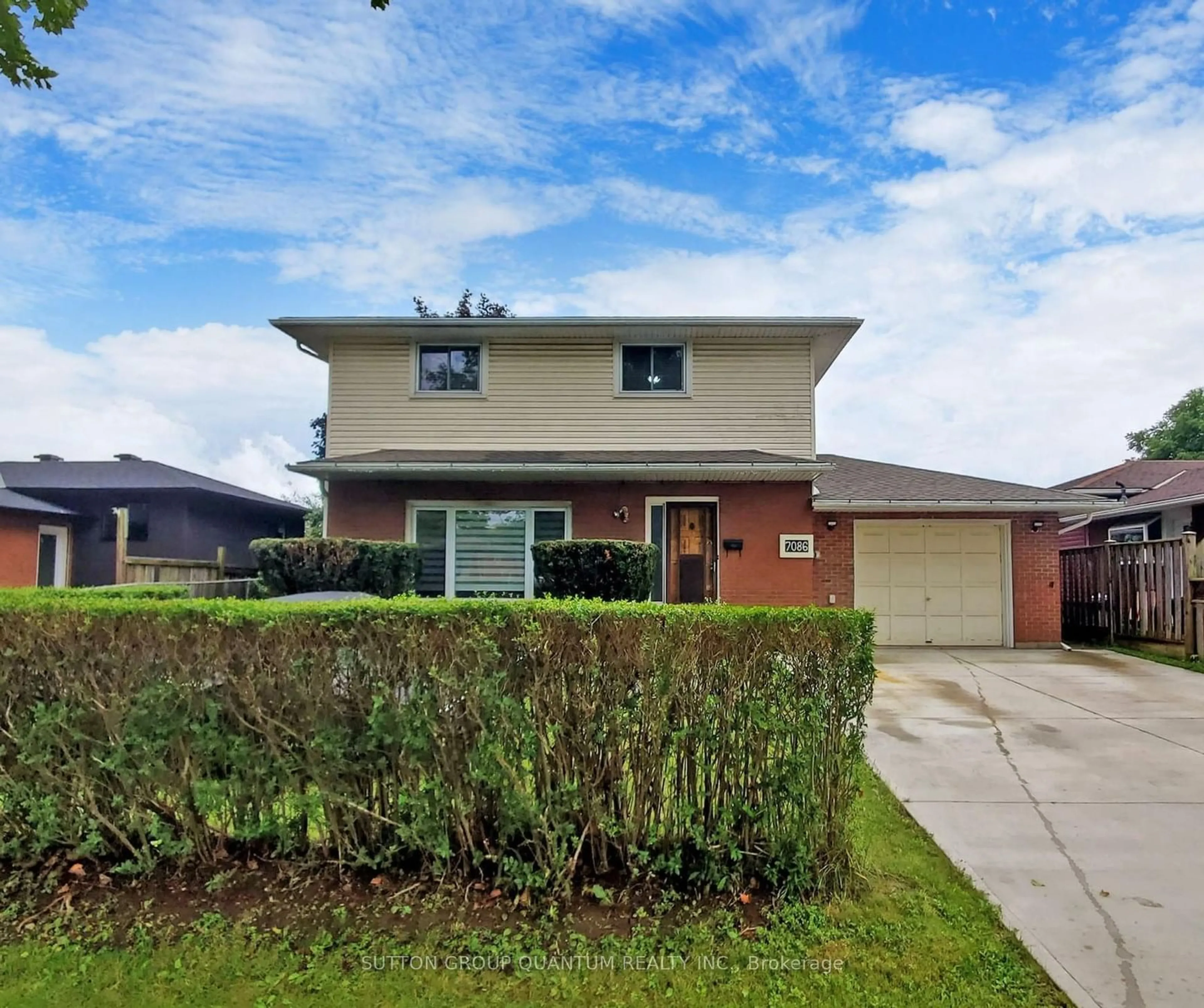 Frontside or backside of a home, the street view for 7086 Centennial St, Niagara Falls Ontario L2G 2Z1