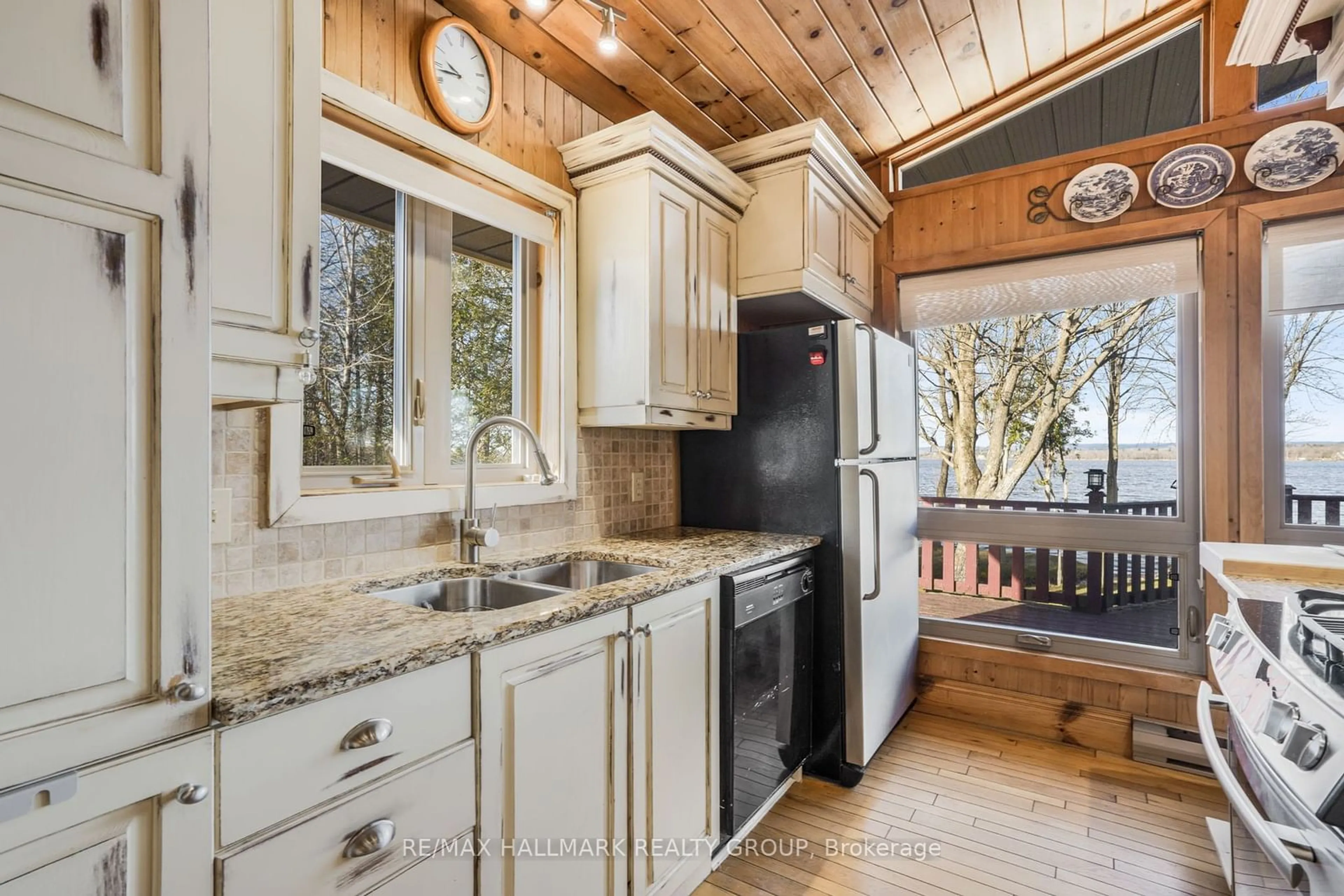 Rustic kitchen, wood floors, cottage for 2747 FRONT ROAD EAST Rd, East Hawkesbury Ontario K6A 2R2