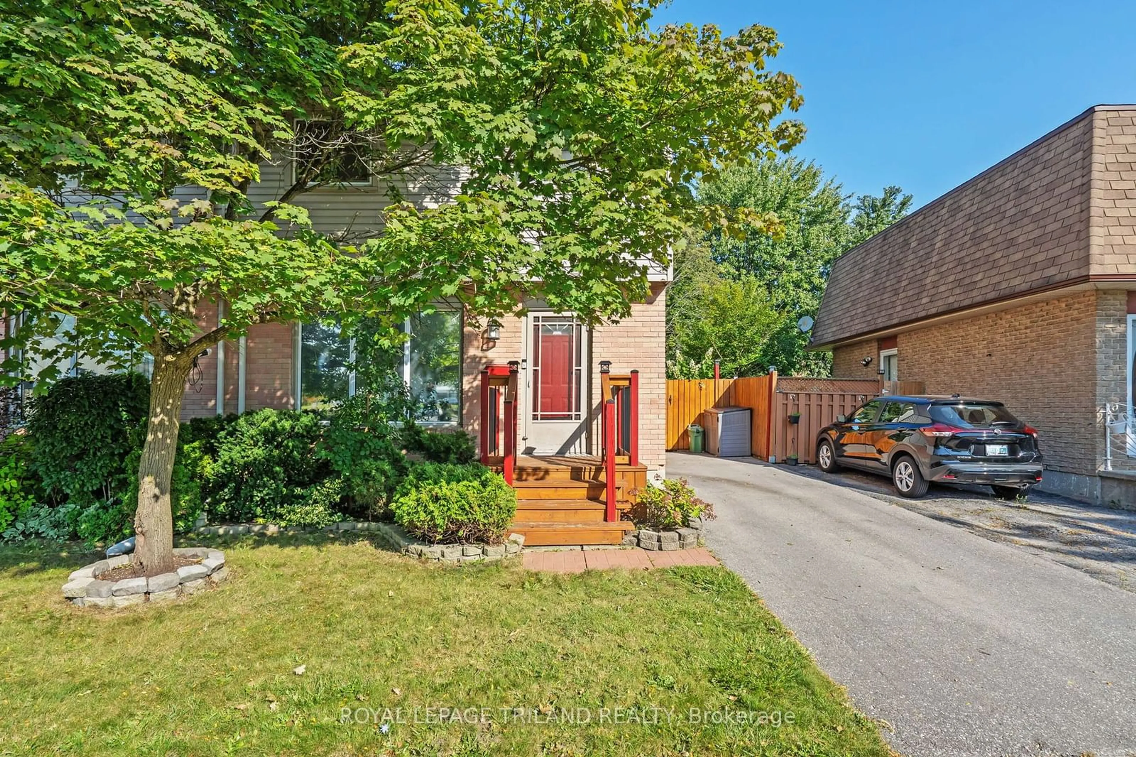 A pic from exterior of the house or condo, the street view for 1289 Jalna Blvd, London Ontario N6E 2G3