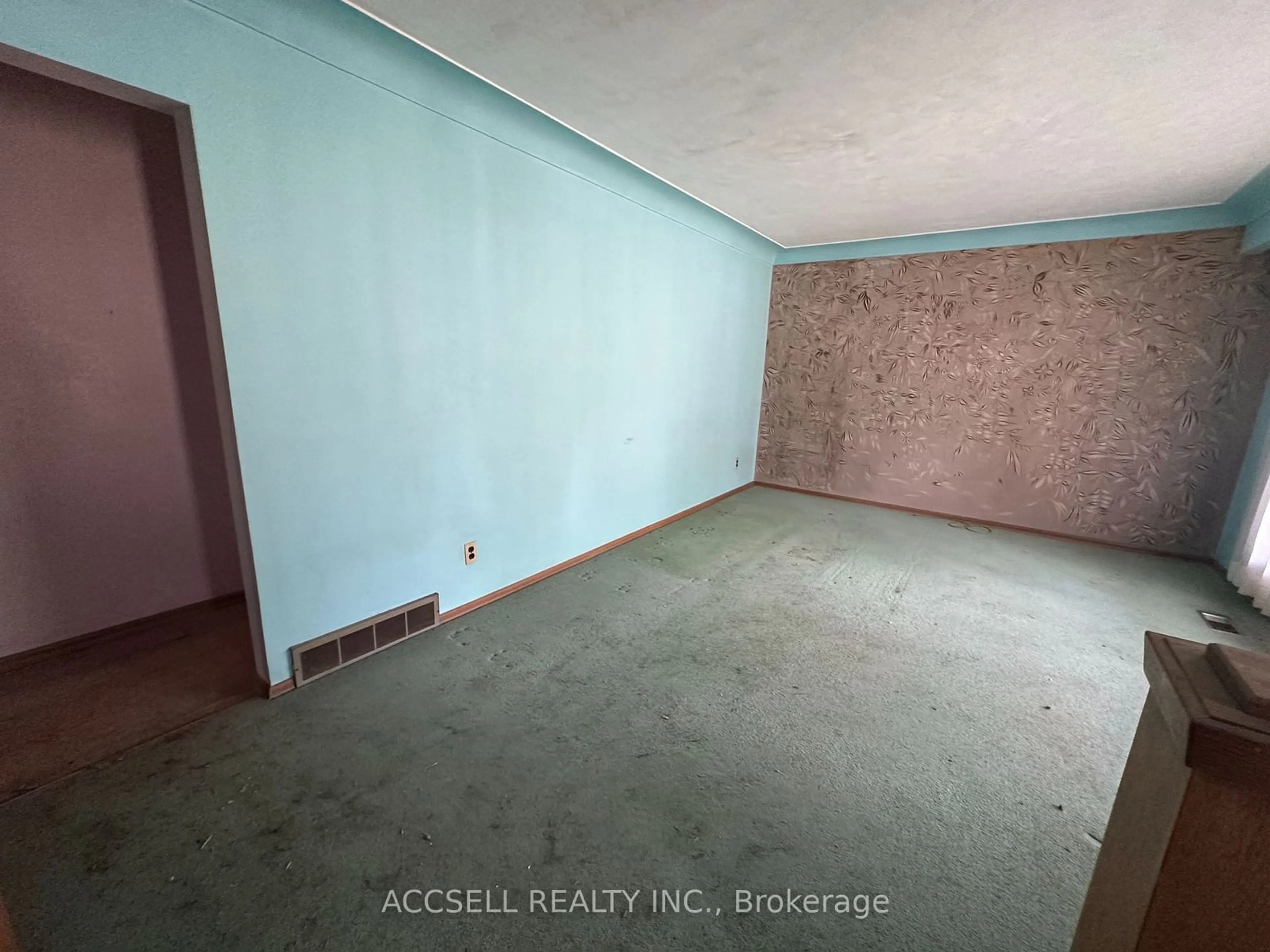 A pic of a room, not visible floor for 227 Dixon St, Kitchener Ontario N2G 3E8