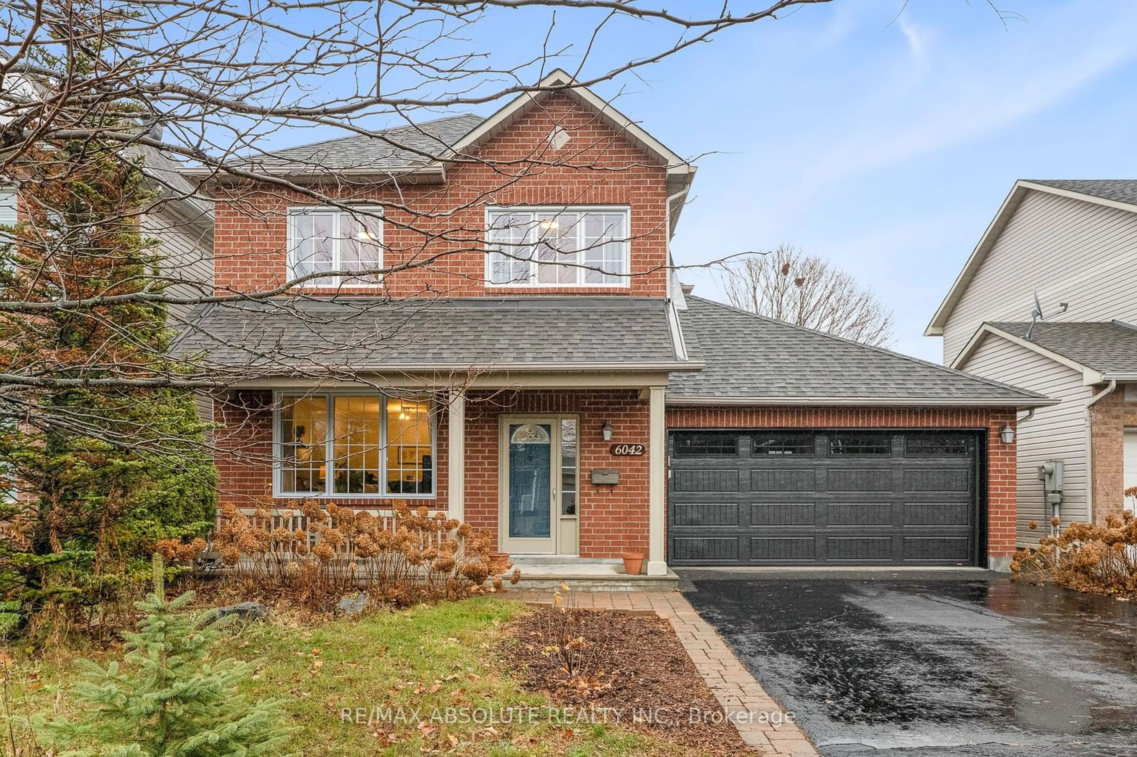 Home with brick exterior material for 6042 Longleaf Dr, Orleans - Convent Glen and Area Ontario K1W 1J5