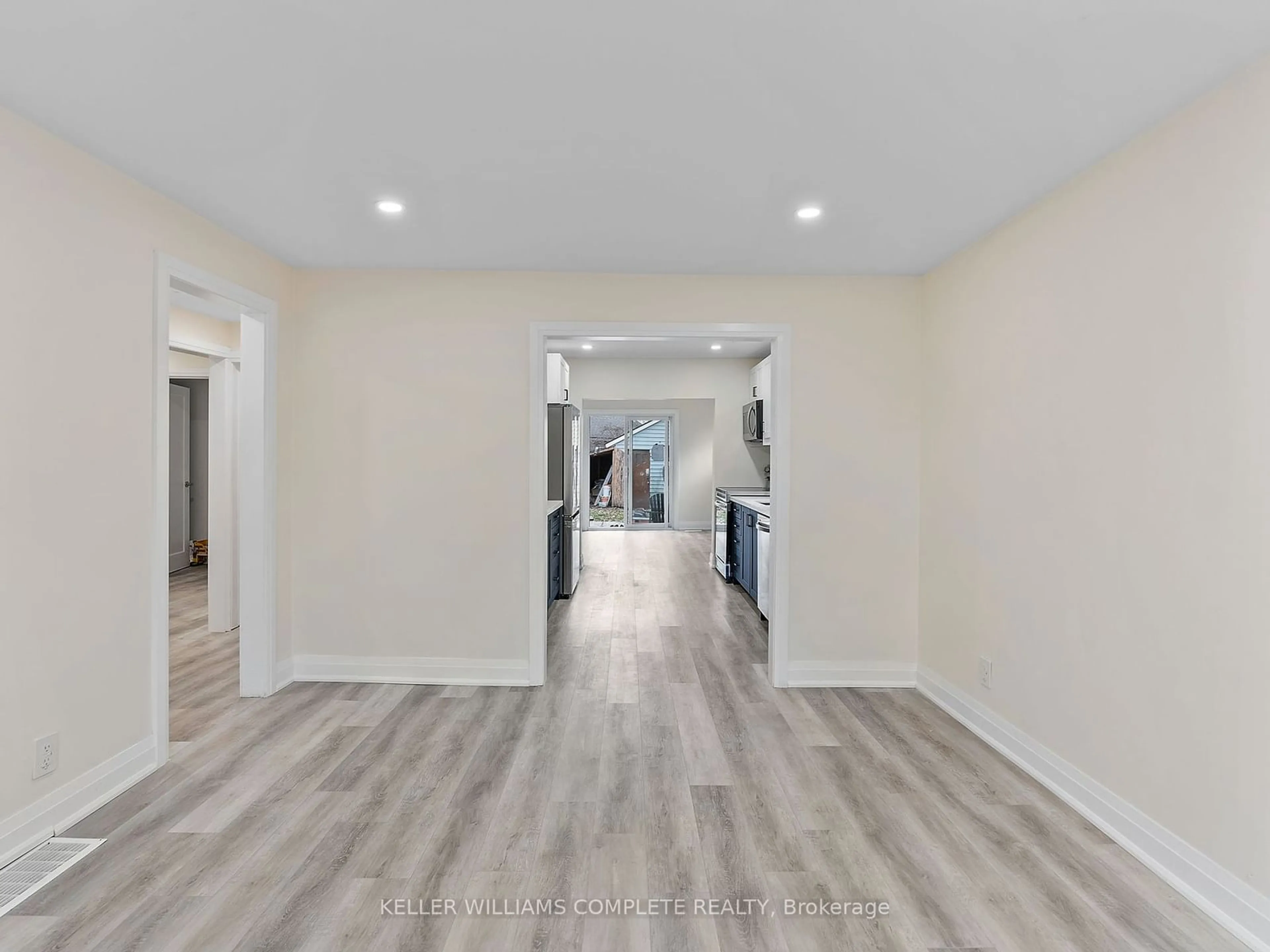 Indoor entryway, wood floors for 1 Exeter Ave, Welland Ontario L3B 4X9