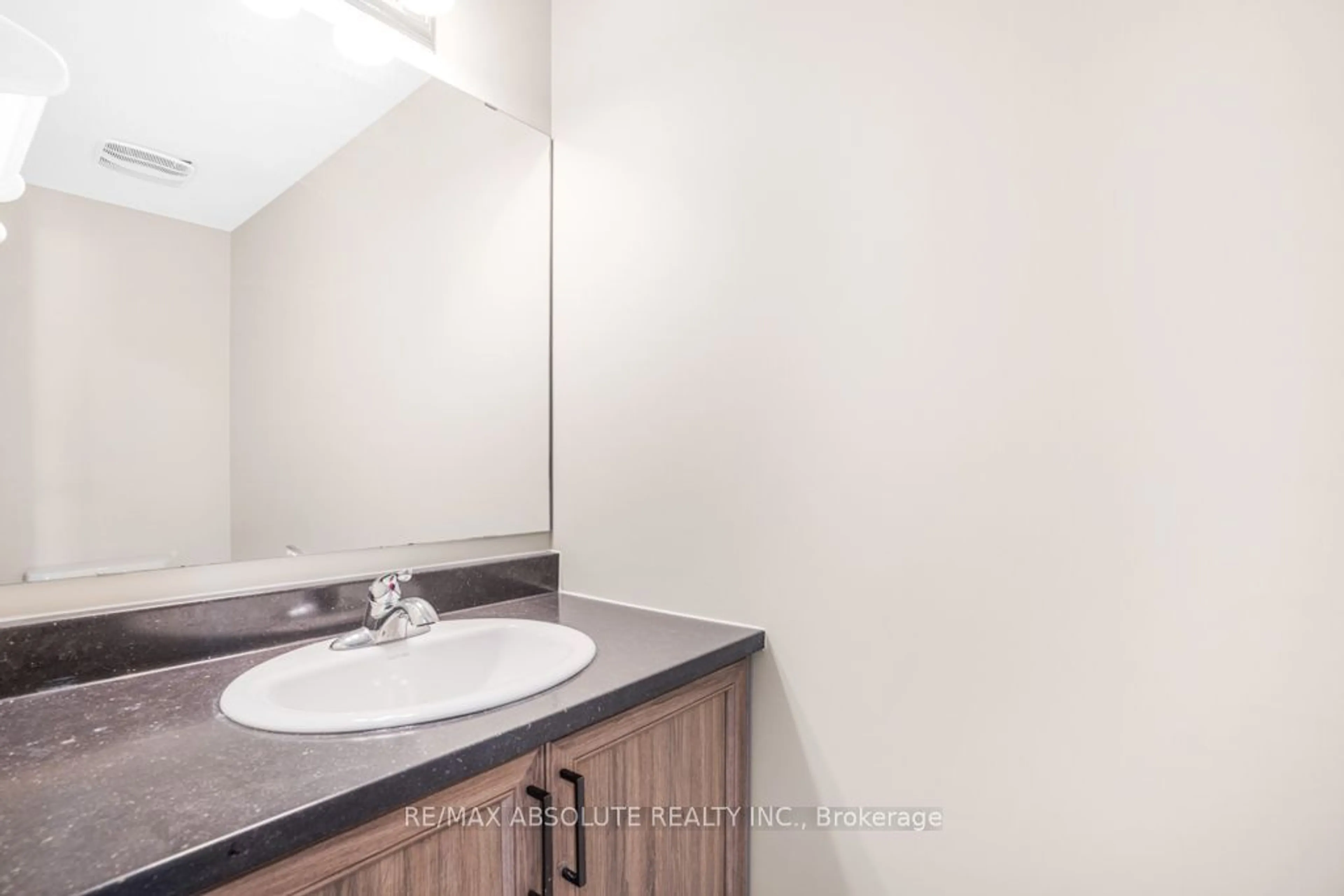 Bathroom, unknown floor for 885 Platinum St, Clarence-Rockland Ontario K4K 0L2