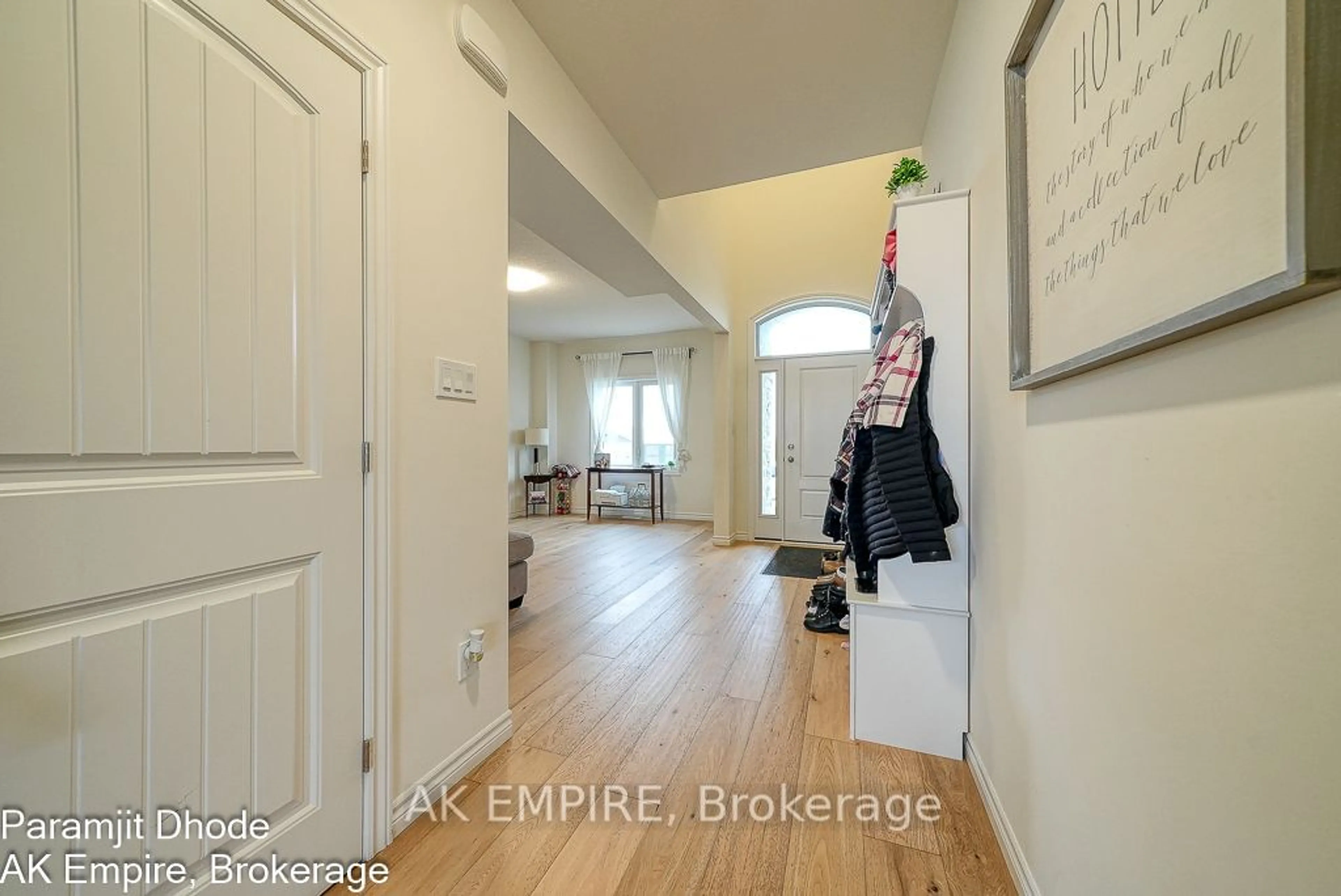 Indoor entryway, wood floors for 52 Optimist Dr, Southwold Ontario N5P 0G4