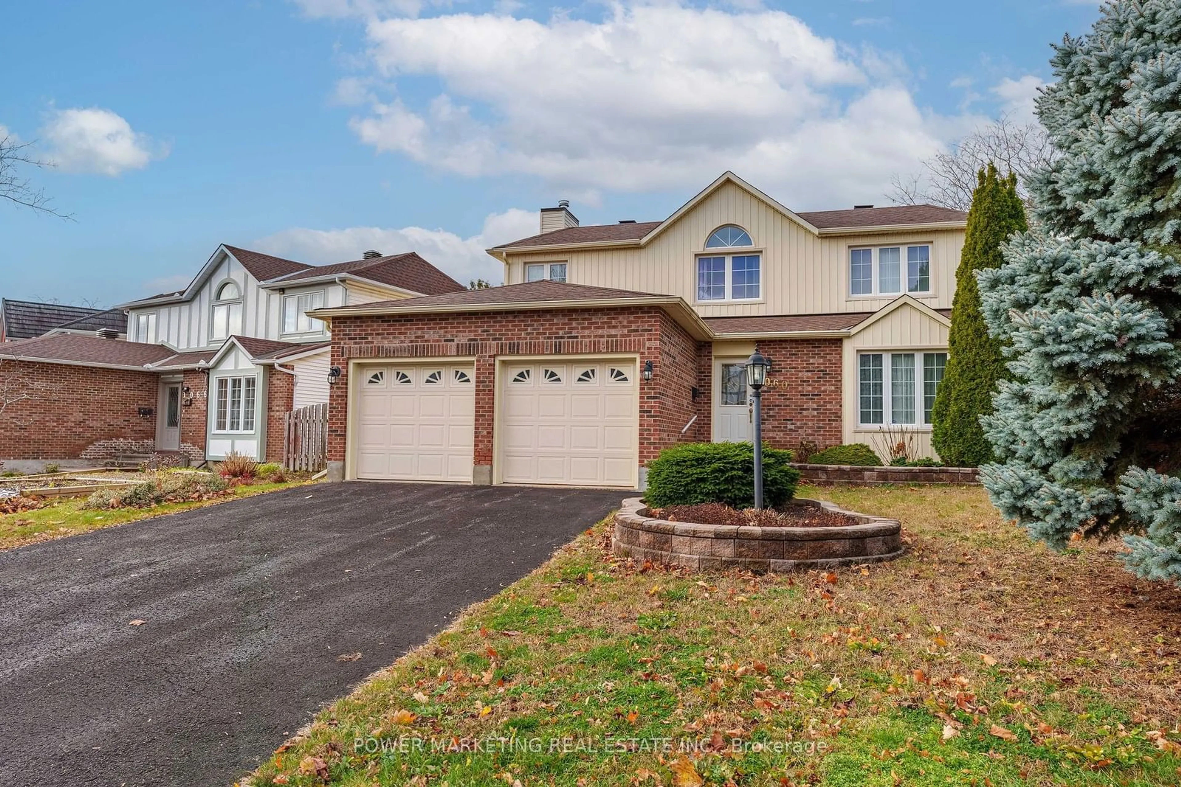 A pic from exterior of the house or condo, the street view for 1060 Grenon Ave, Britannia Heights - Queensway Terrace N and Area Ontario K2B 8N1