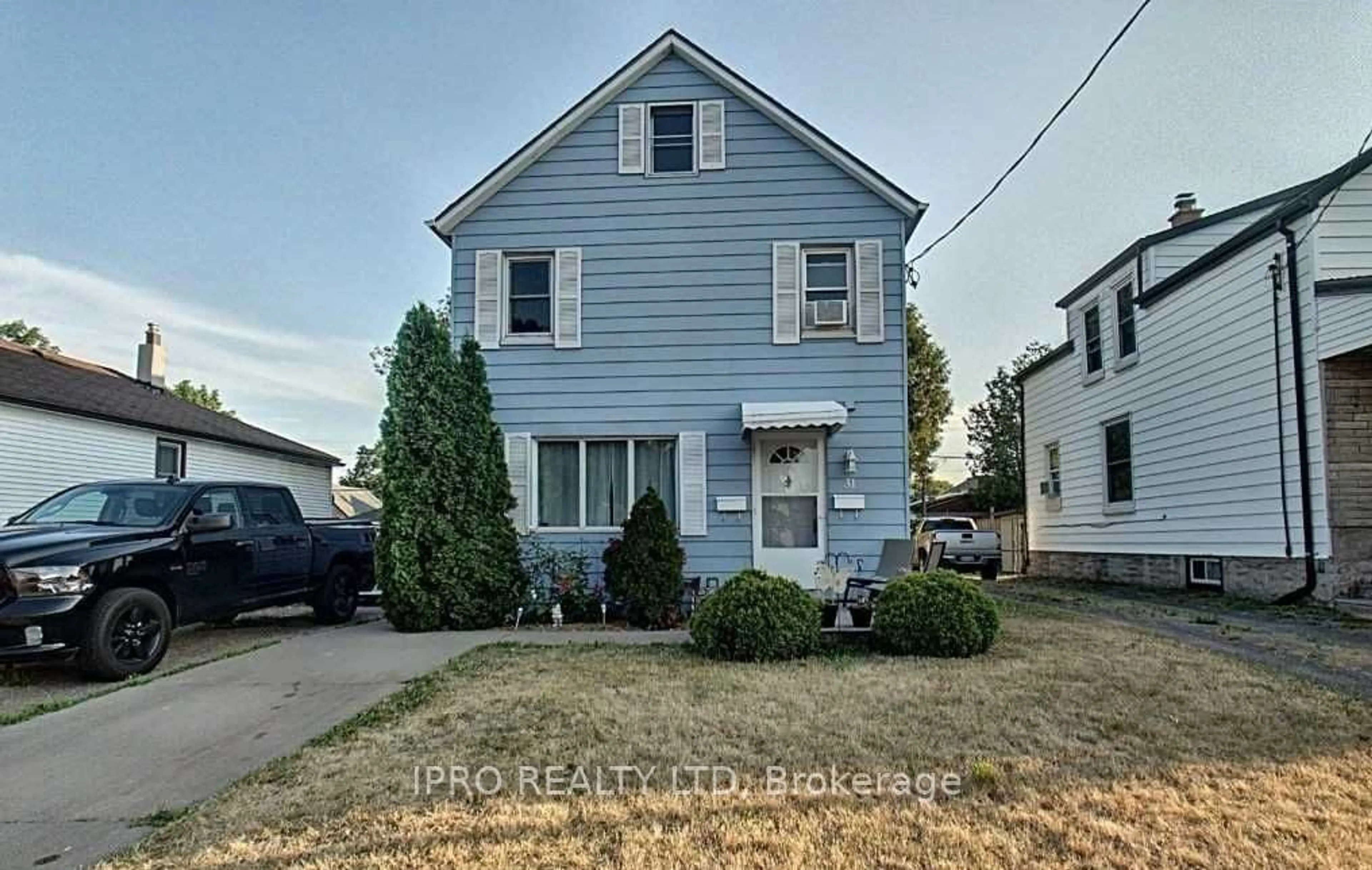 Frontside or backside of a home, the street view for 31 Elmwood Ave, Cambridge Ontario N1R 4X9