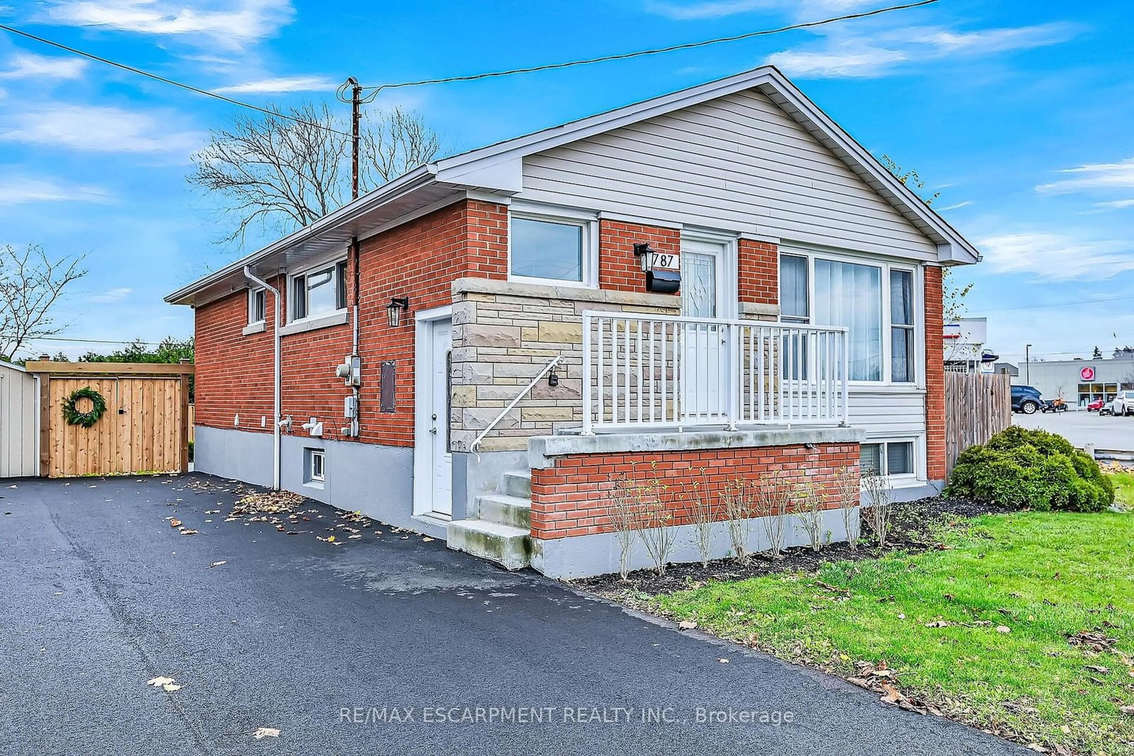 A pic from exterior of the house or condo, the front or back of building for 787 UPPER OTTAWA St, Hamilton Ontario L8T 3T8