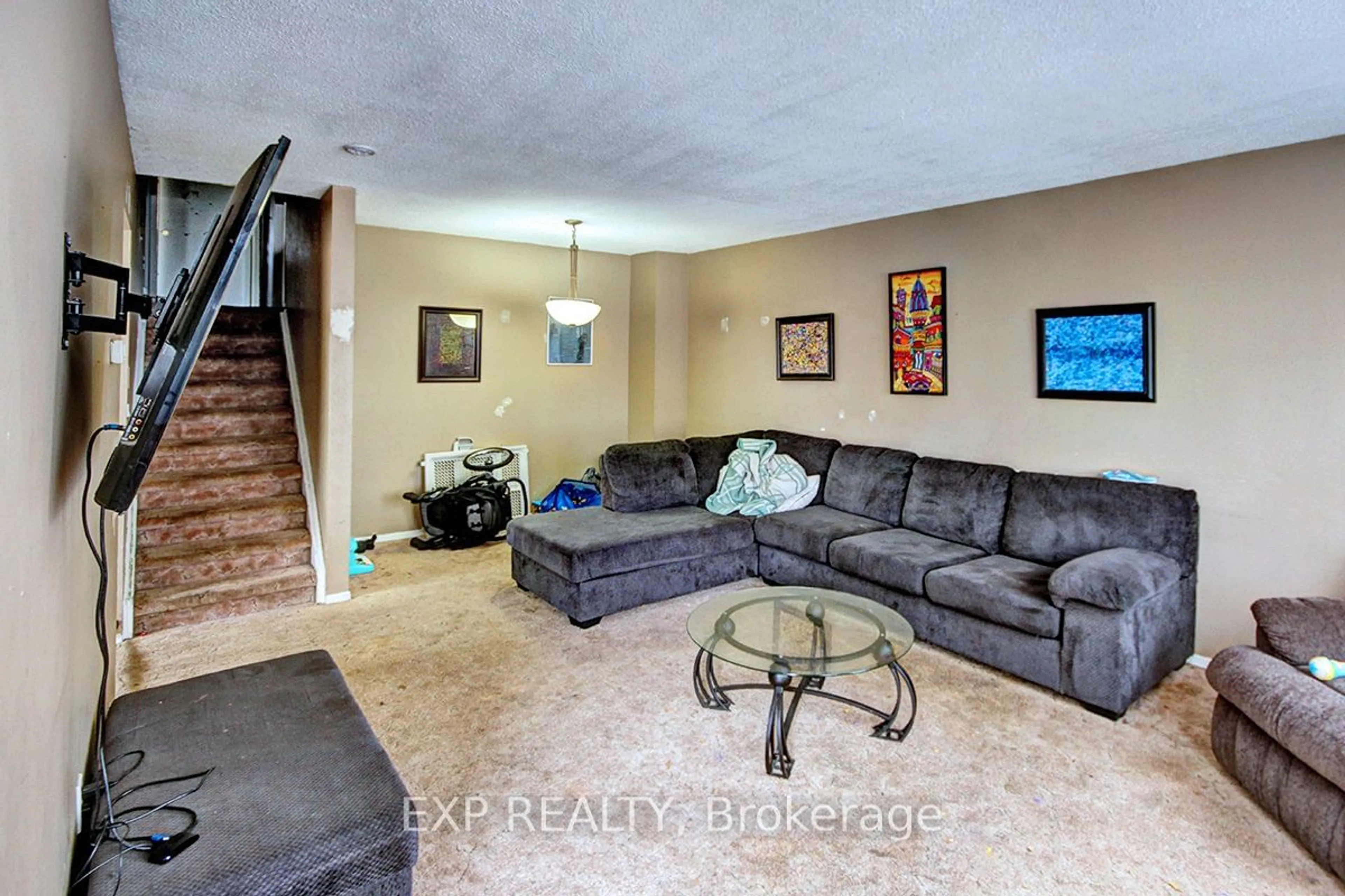 Living room, carpet floors for 346 Trudeau Dr, Sarnia Ontario N7S 4K7